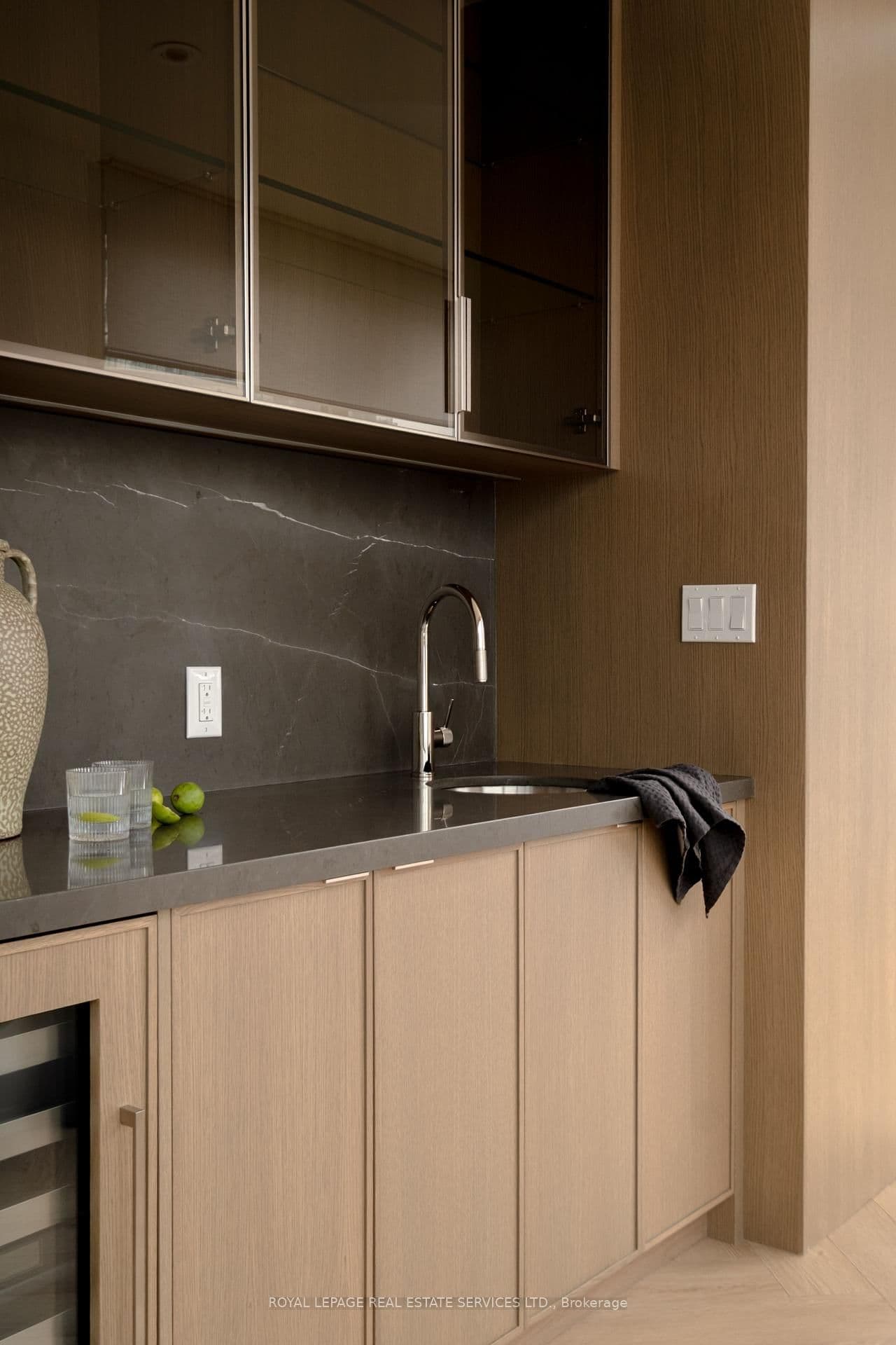 32 Rowanwood Avenue, Unit Fourth Level thumbnail 11