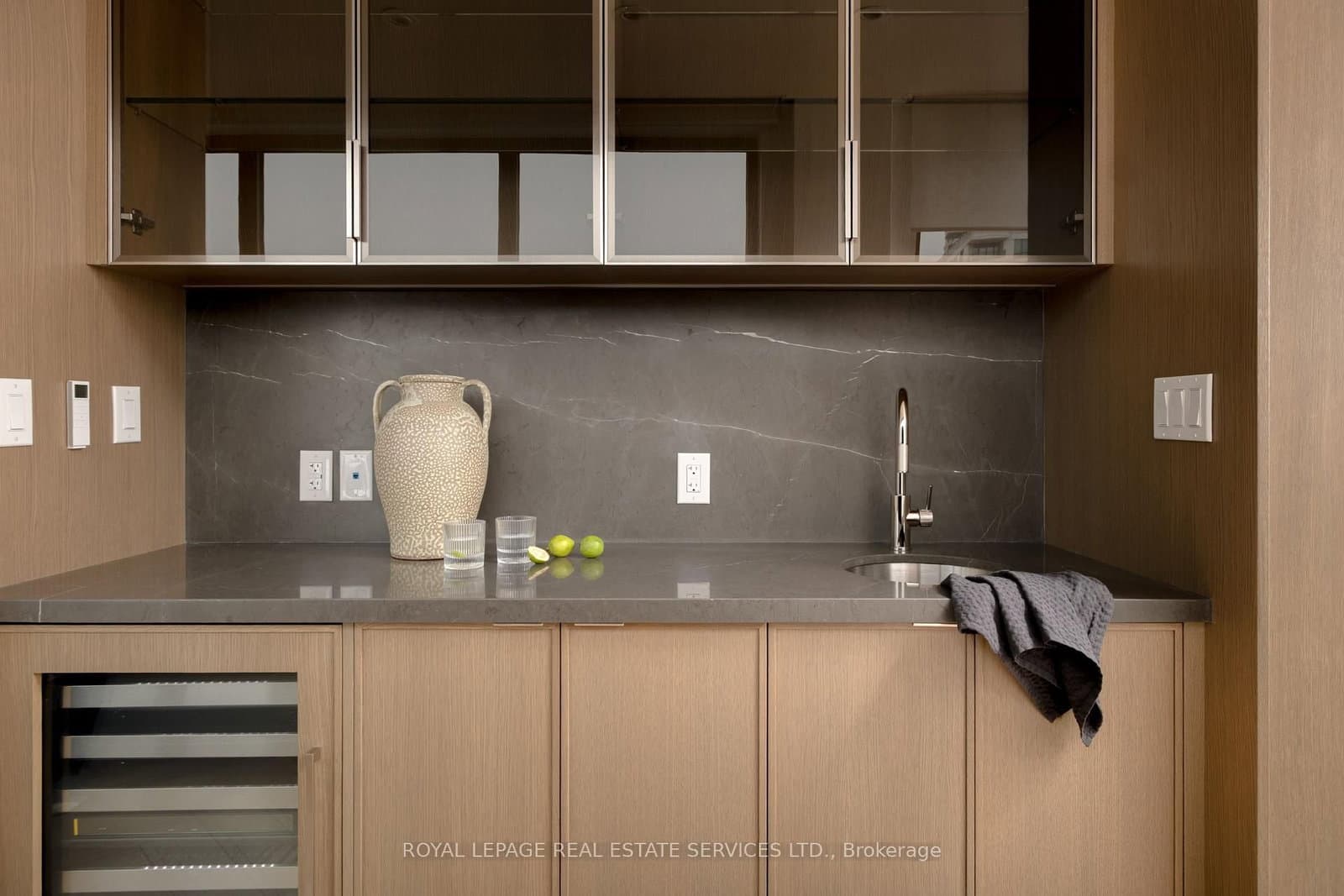 32 Rowanwood Avenue, Unit Fourth Level thumbnail 12
