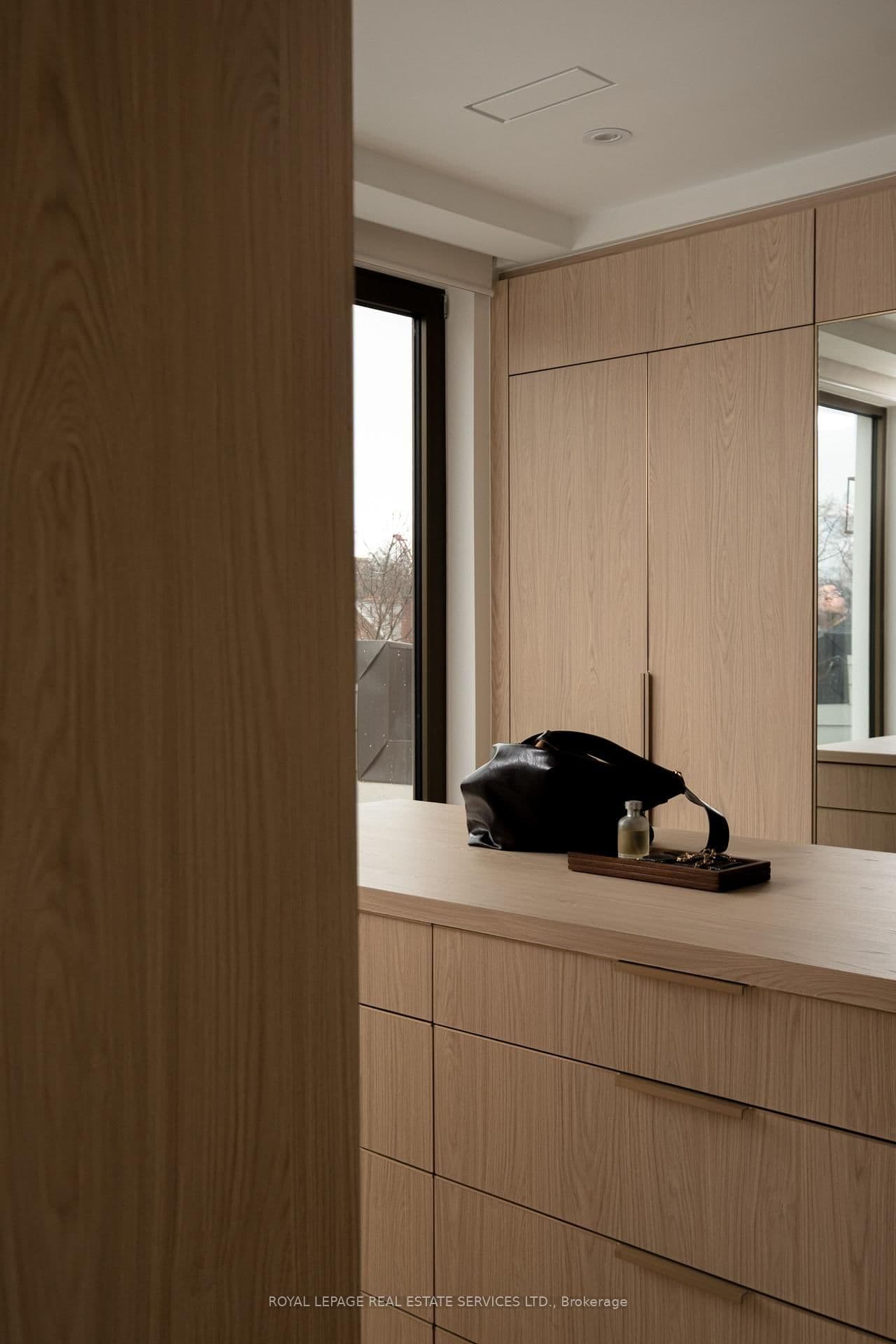 32 Rowanwood Avenue, Unit Fourth Level thumbnail 16