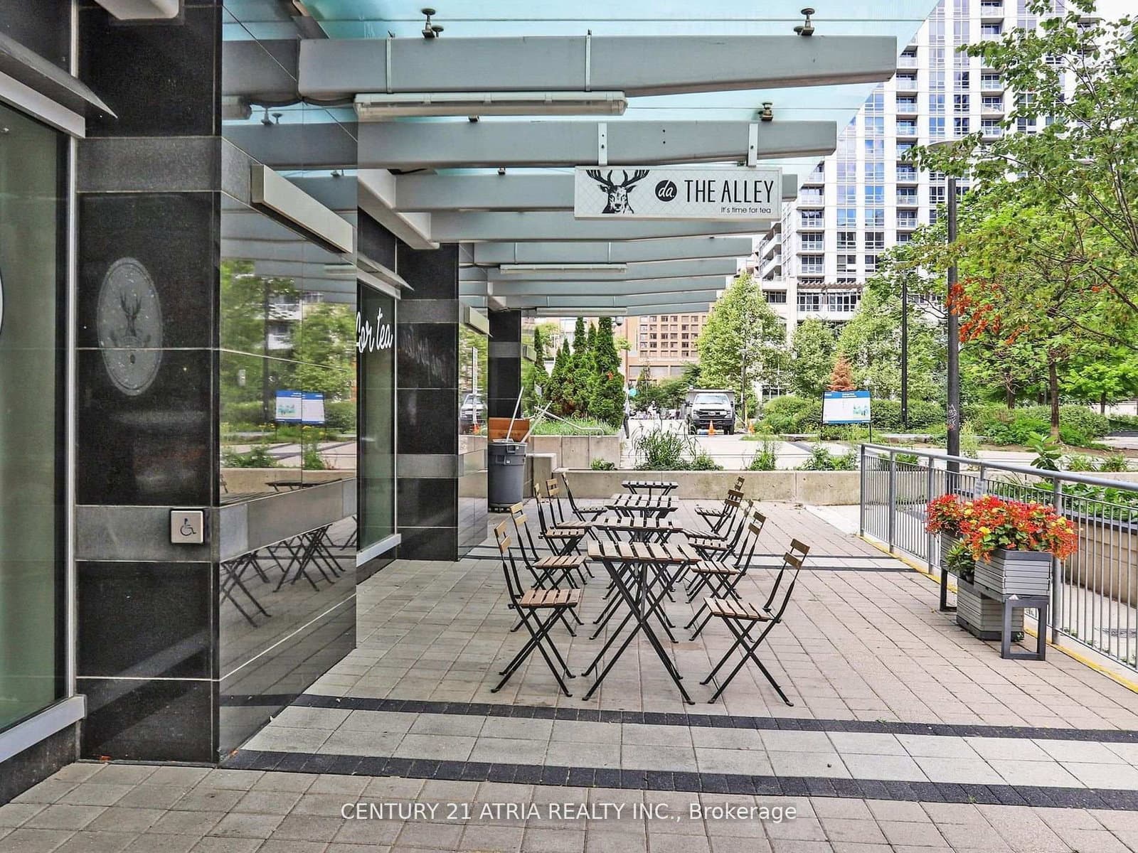 382 Yonge Street, Unit 1 thumbnail 5