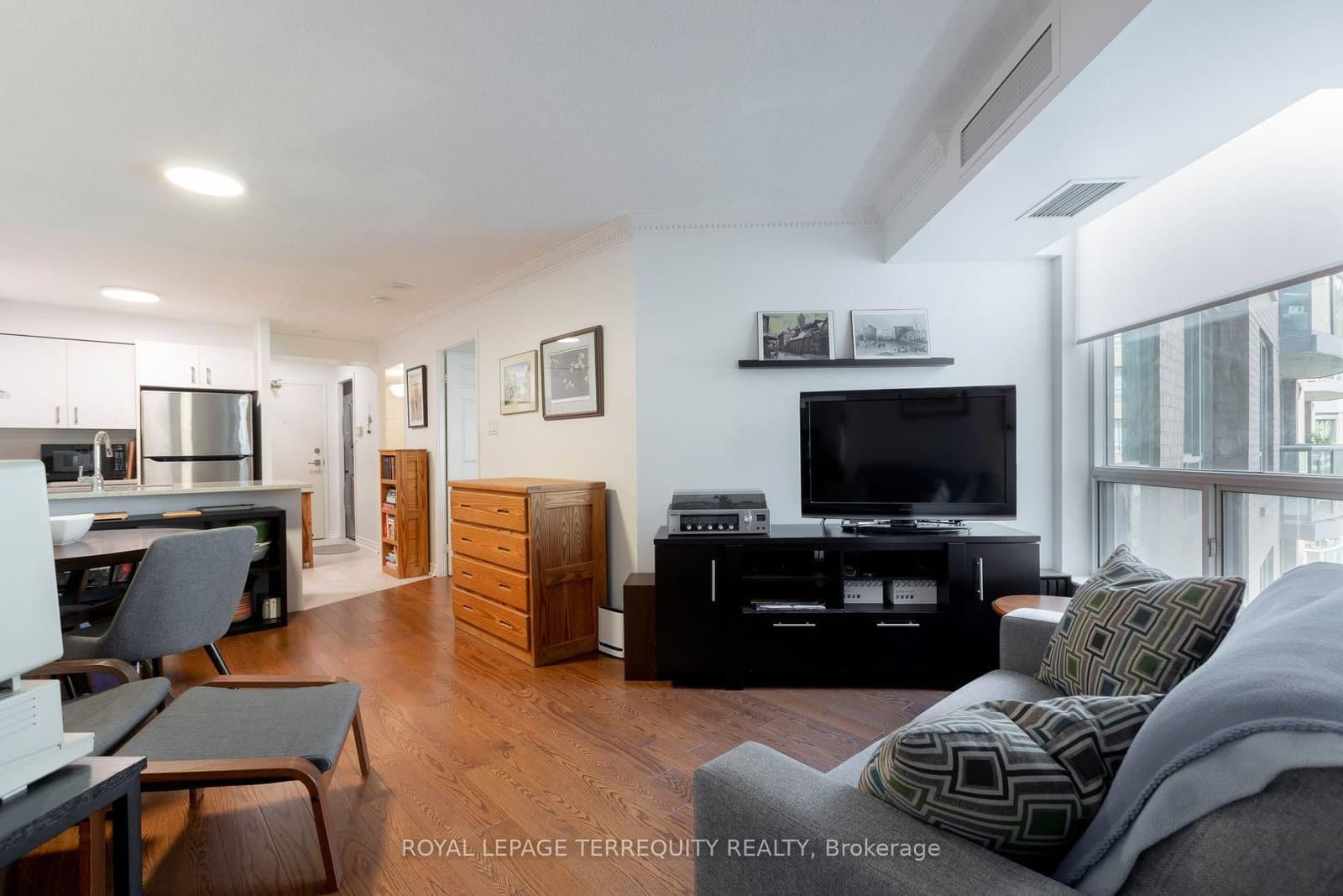 109 Front Street E, Unit 513 thumbnail 16