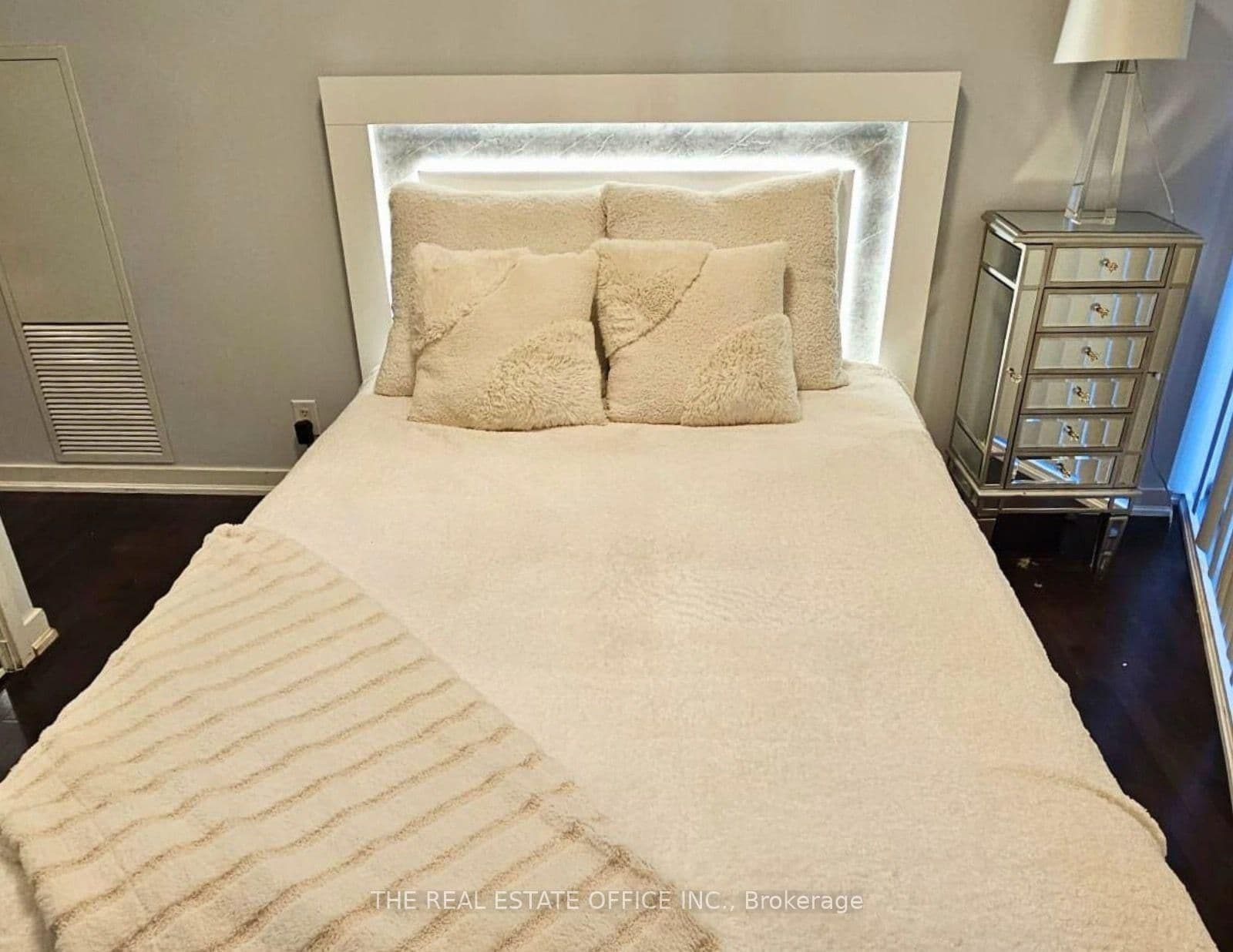 14 York Street, Unit 2511 thumbnail 4