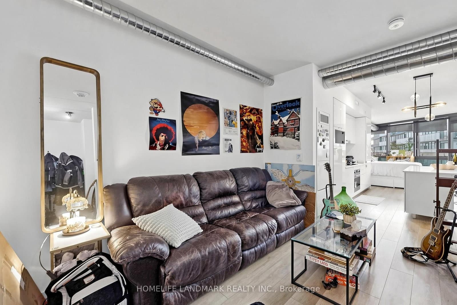21 Lawren Harris Square, Unit 801 thumbnail 13