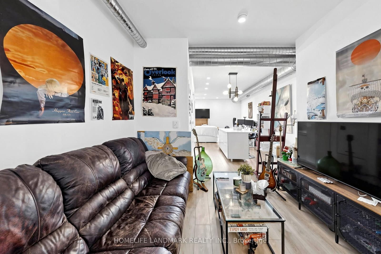 21 Lawren Harris Square, Unit 801 thumbnail 14