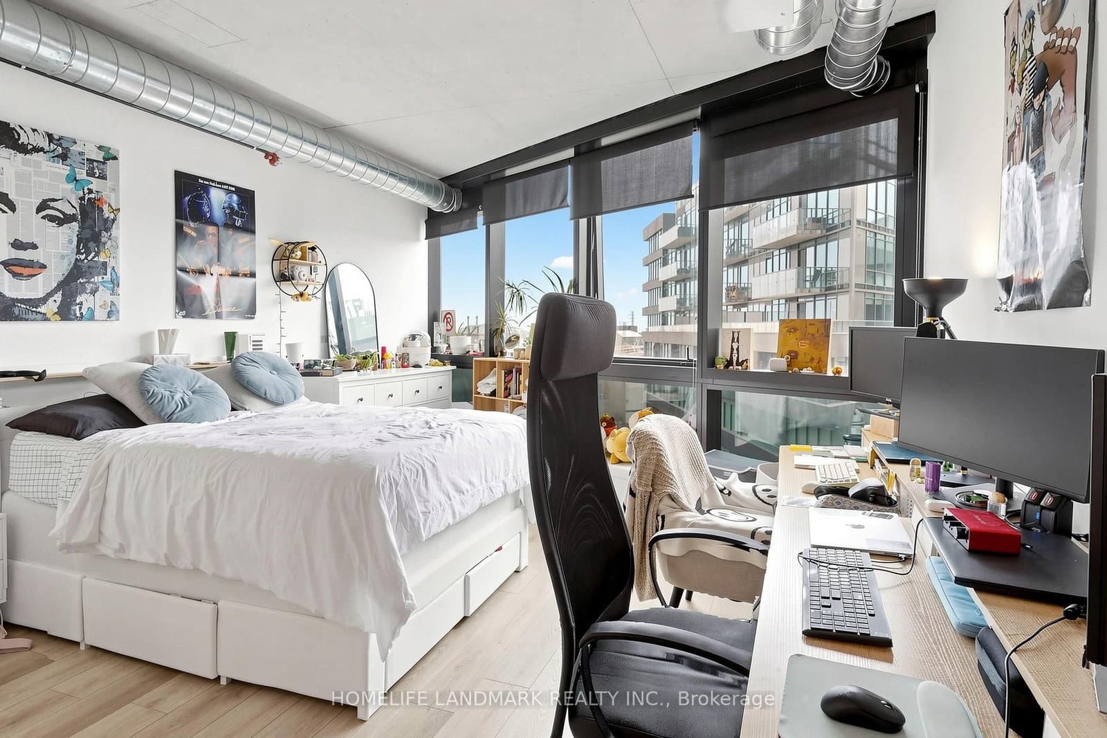 21 Lawren Harris Square, Unit 801 thumbnail 16