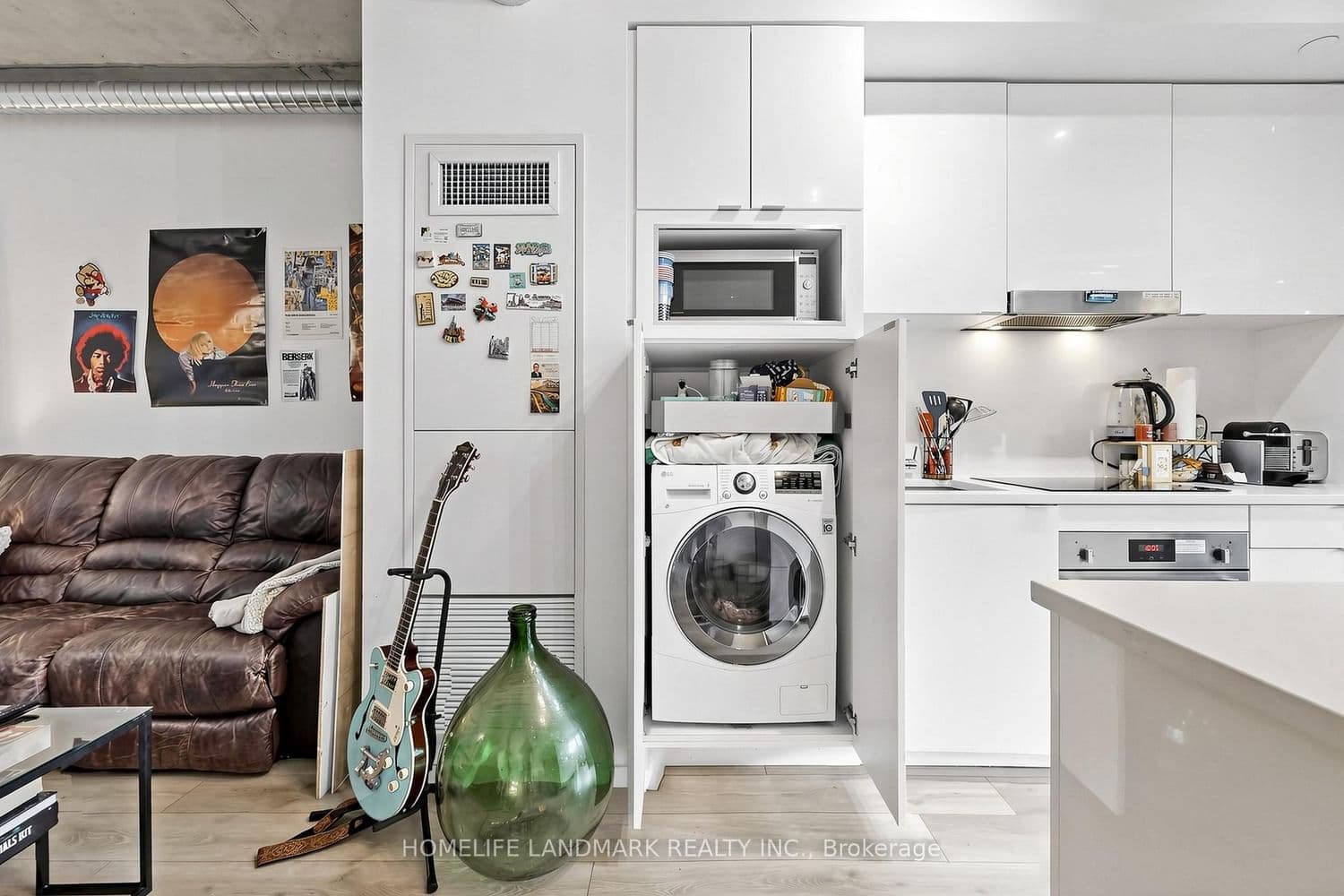 21 Lawren Harris Square, Unit 801 thumbnail 19