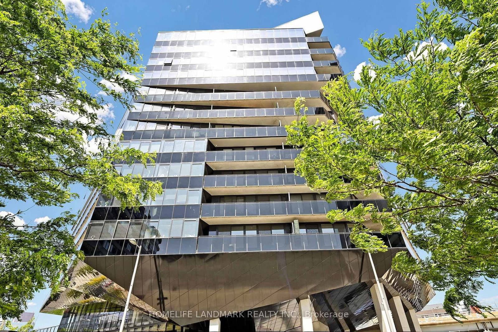 21 Lawren Harris Square, Unit 801 thumbnail 2