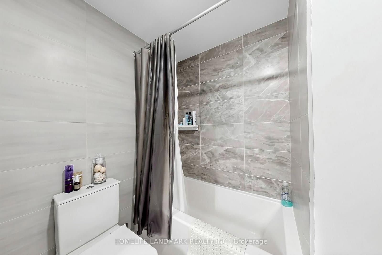 21 Lawren Harris Square, Unit 801 thumbnail 21