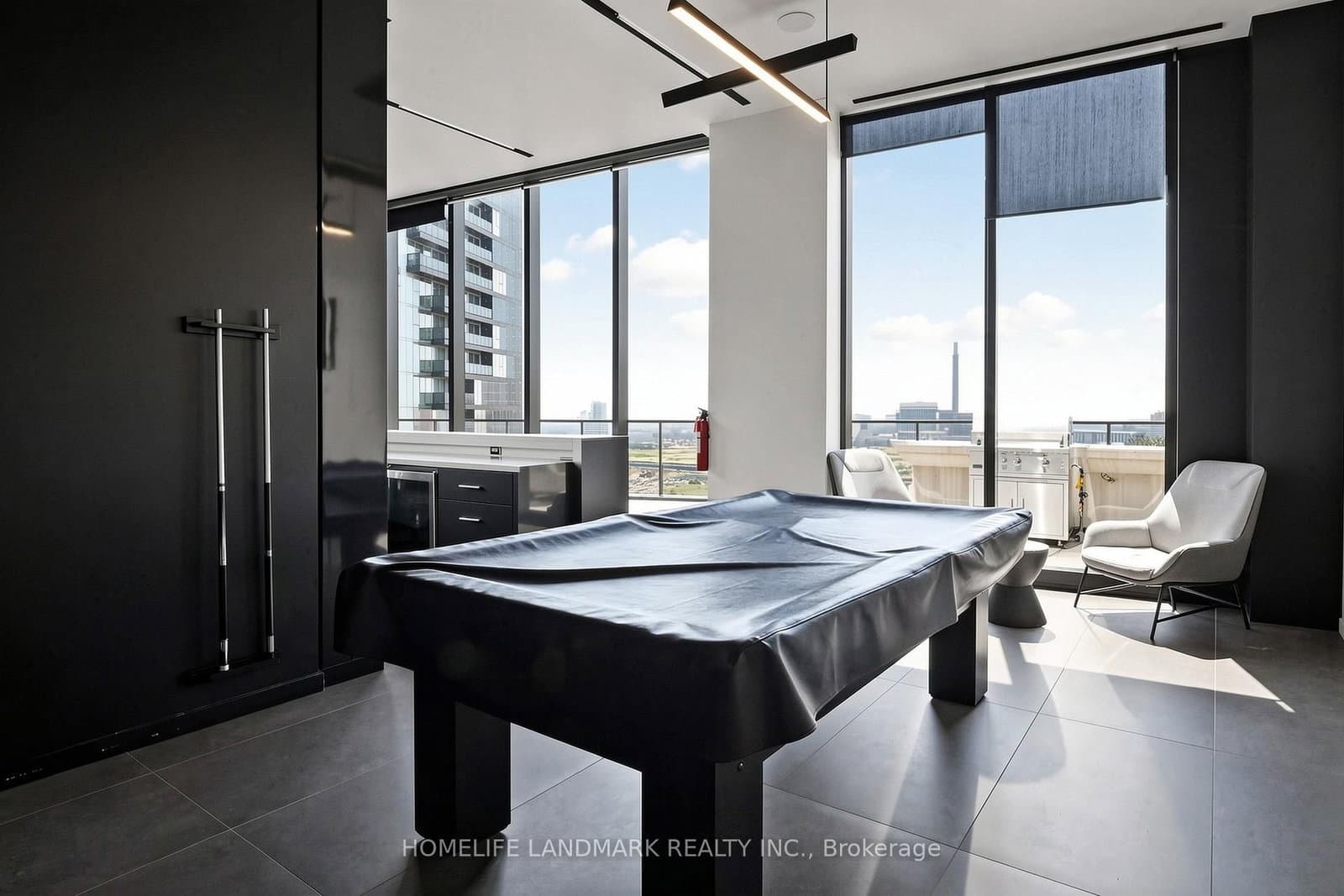 21 Lawren Harris Square, Unit 801 thumbnail 27