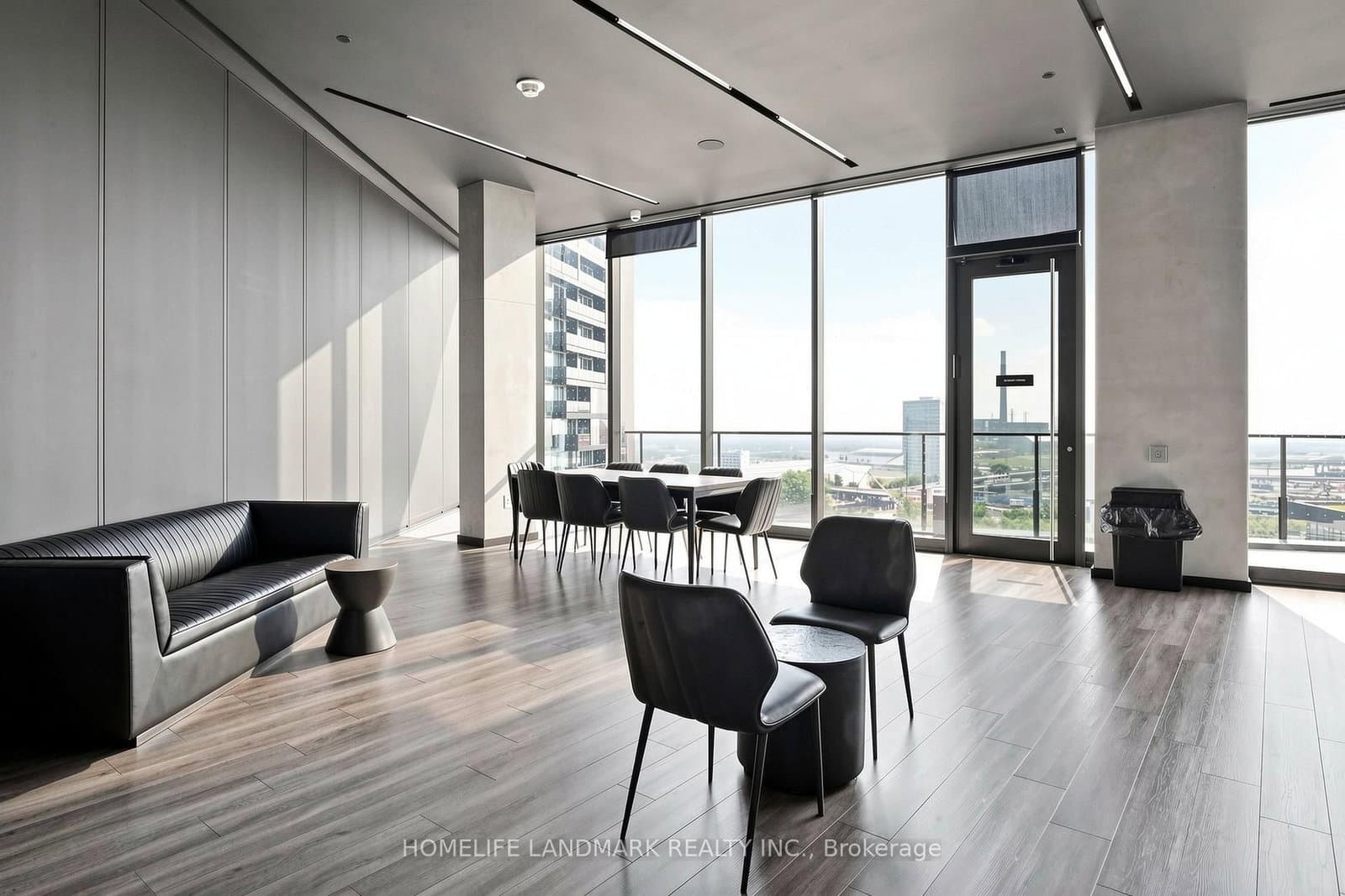 21 Lawren Harris Square, Unit 801 thumbnail 28