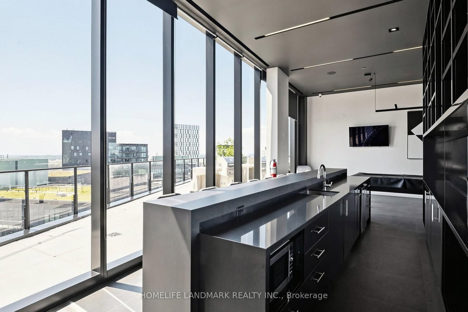 21 Lawren Harris Square, Unit 801 thumbnail 29