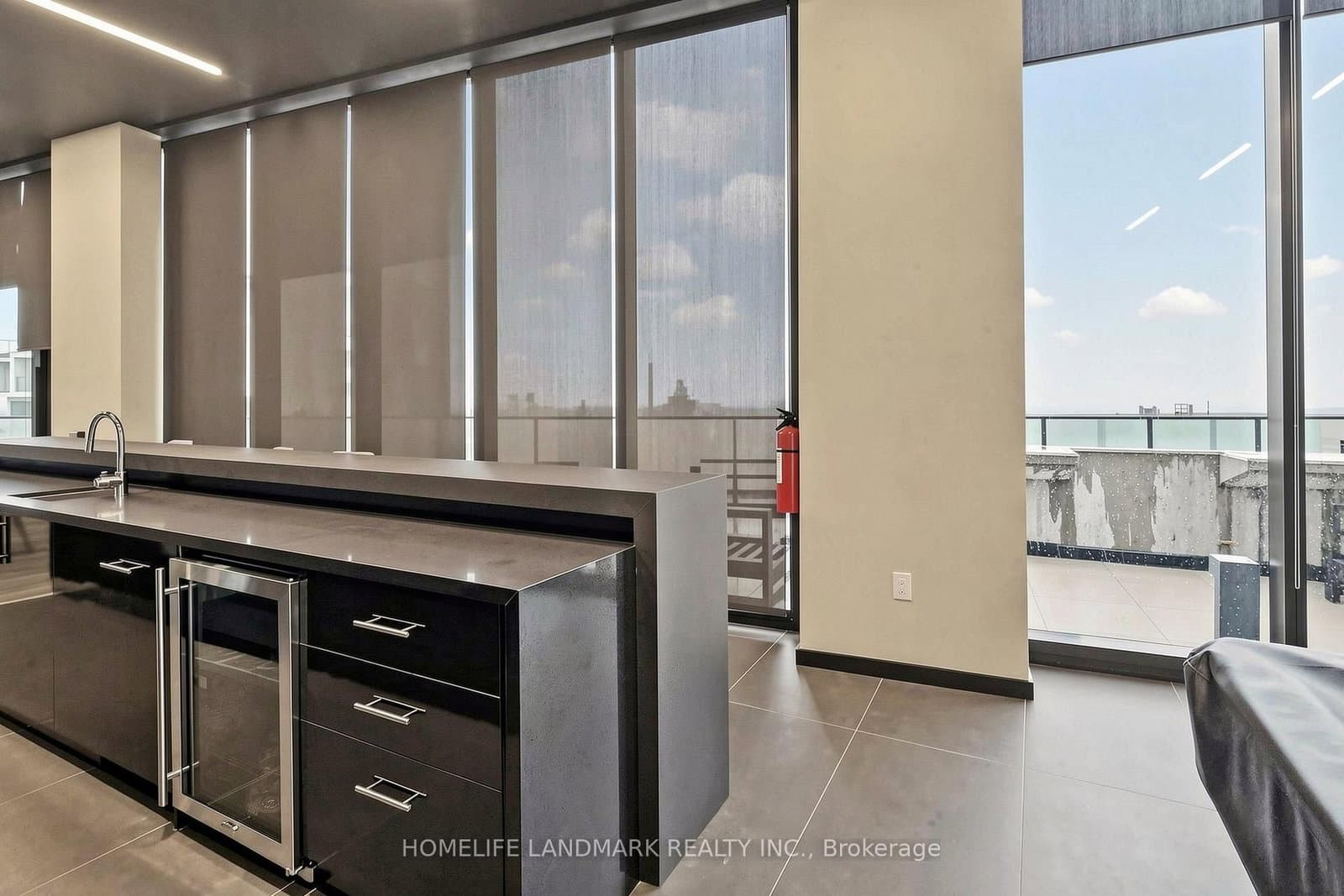 21 Lawren Harris Square, Unit 801 thumbnail 31