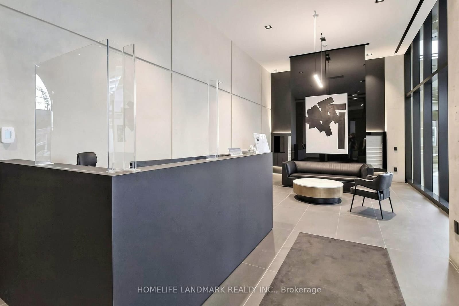 21 Lawren Harris Square, Unit 801 thumbnail 4
