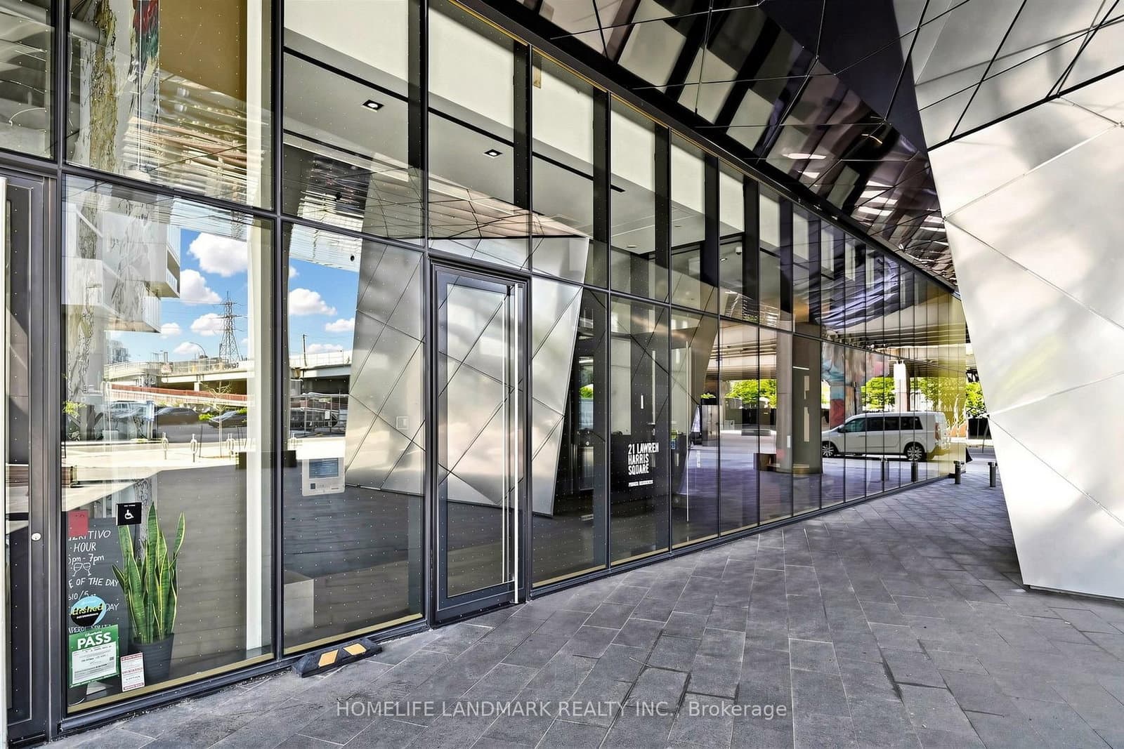 21 Lawren Harris Square, Unit 801 thumbnail 41