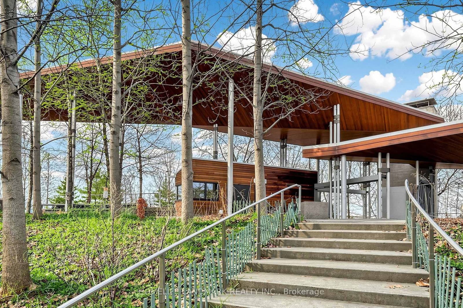 21 Lawren Harris Square, Unit 801 thumbnail 42