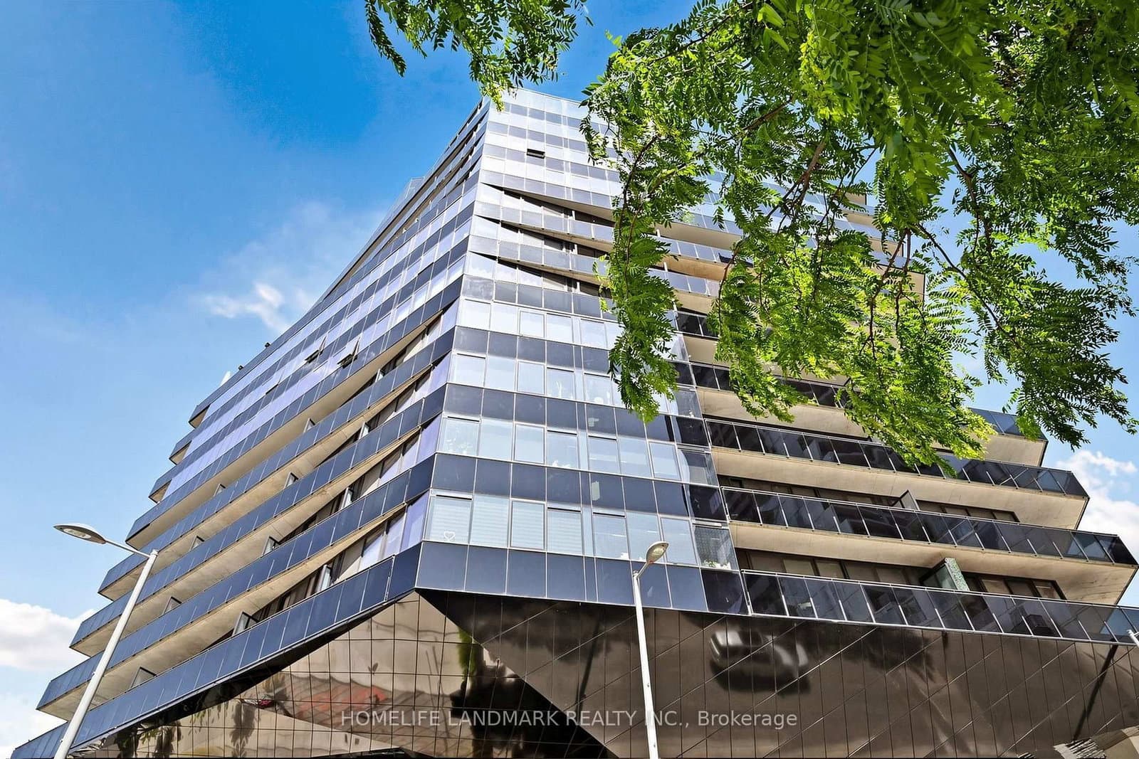 21 Lawren Harris Square, Unit 801 thumbnail 49