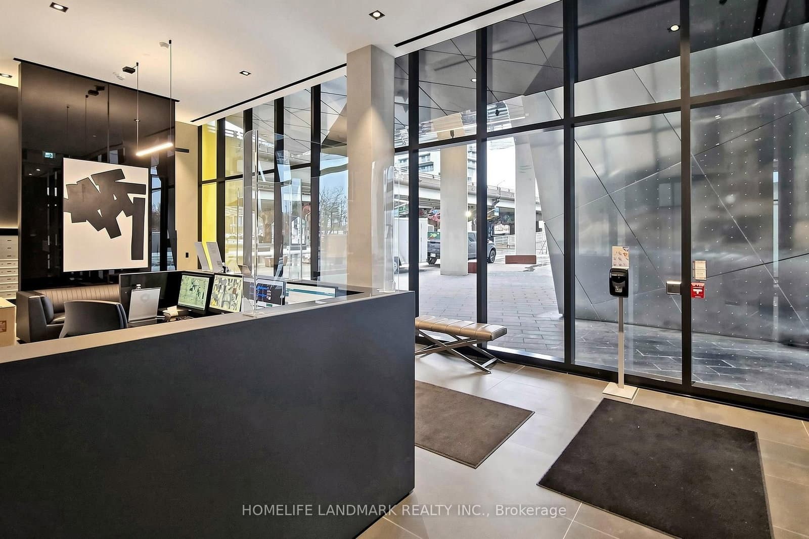 21 Lawren Harris Square, Unit 801 thumbnail 5