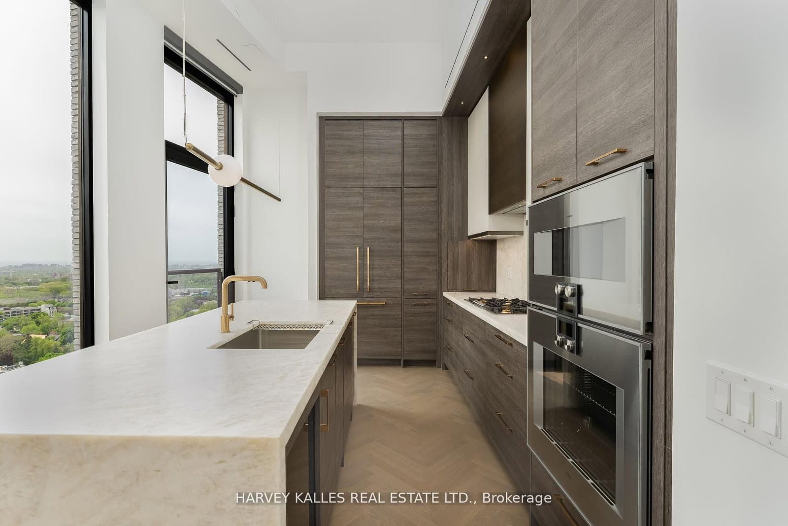 215 Lonsdale Road, Unit 2002 thumbnail 2