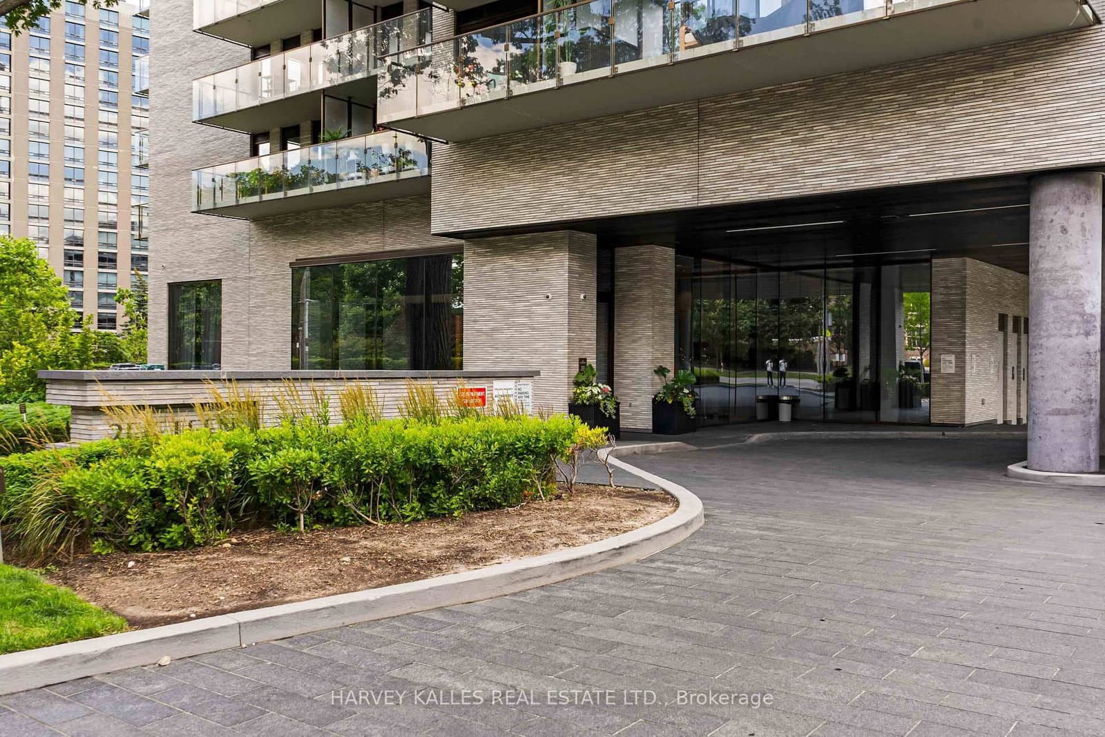 215 Lonsdale Road, Unit 2002 thumbnail 32