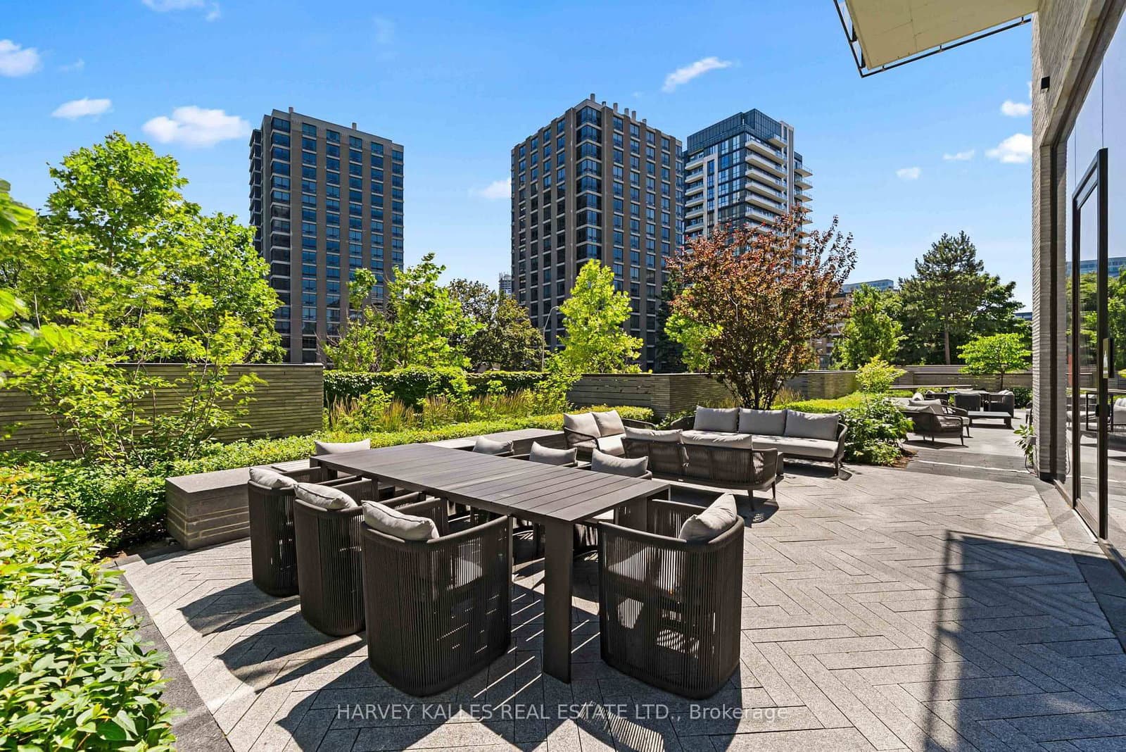 215 Lonsdale Road, Unit 2002 thumbnail 38