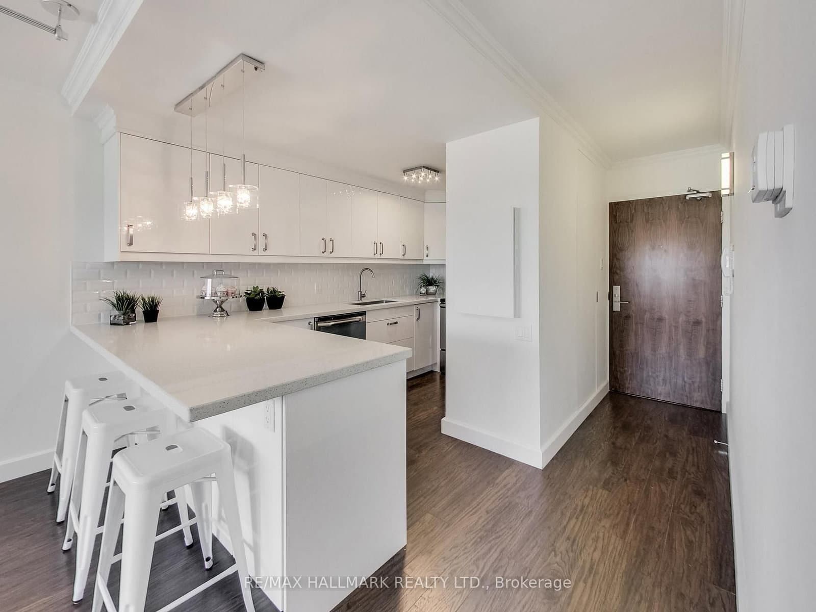 914 Yonge Street, Unit 1509 - Image 1