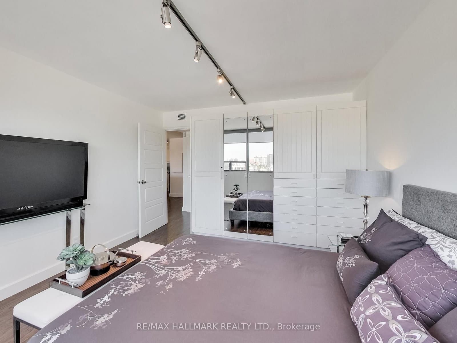 914 Yonge Street, Unit 1509 thumbnail 17