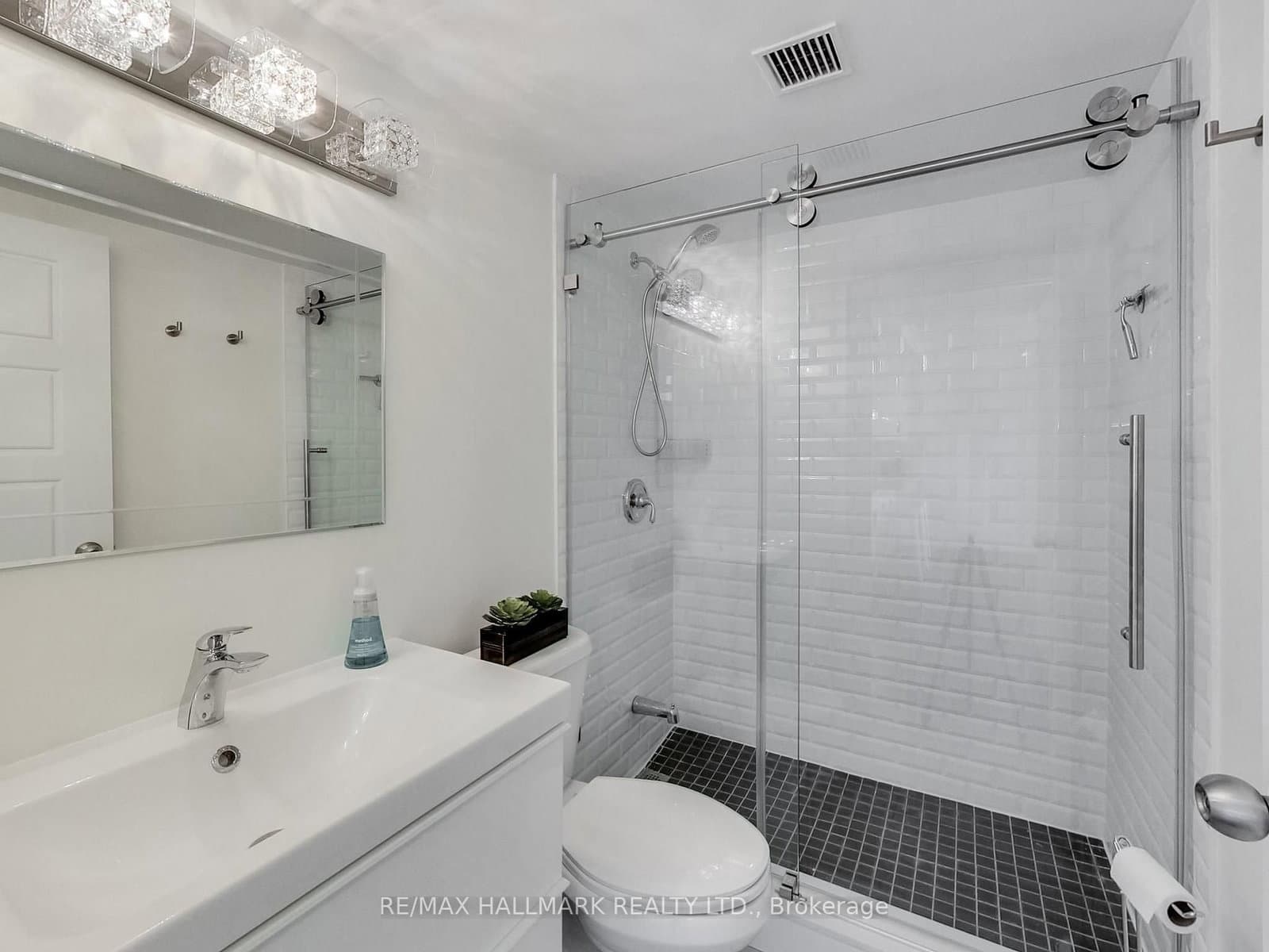 914 Yonge Street, Unit 1509 thumbnail 18