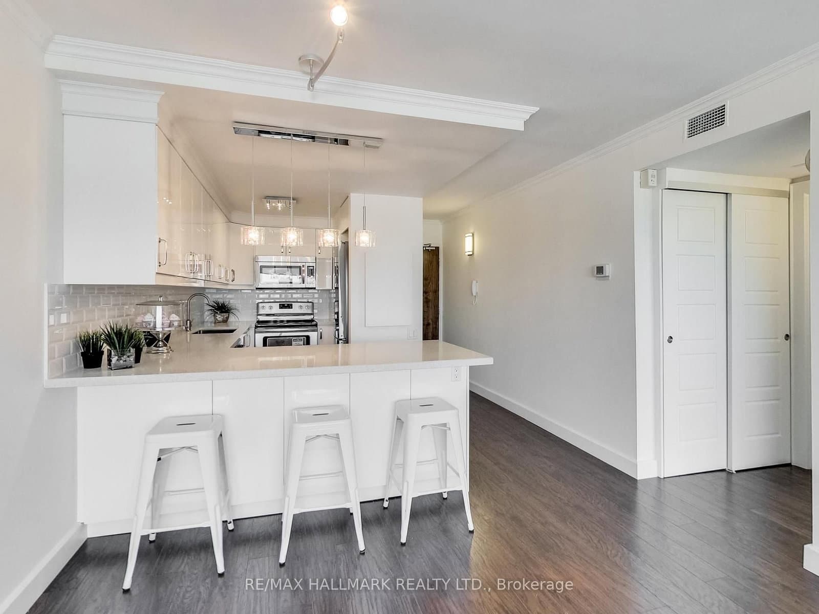 914 Yonge Street, Unit 1509 thumbnail 4