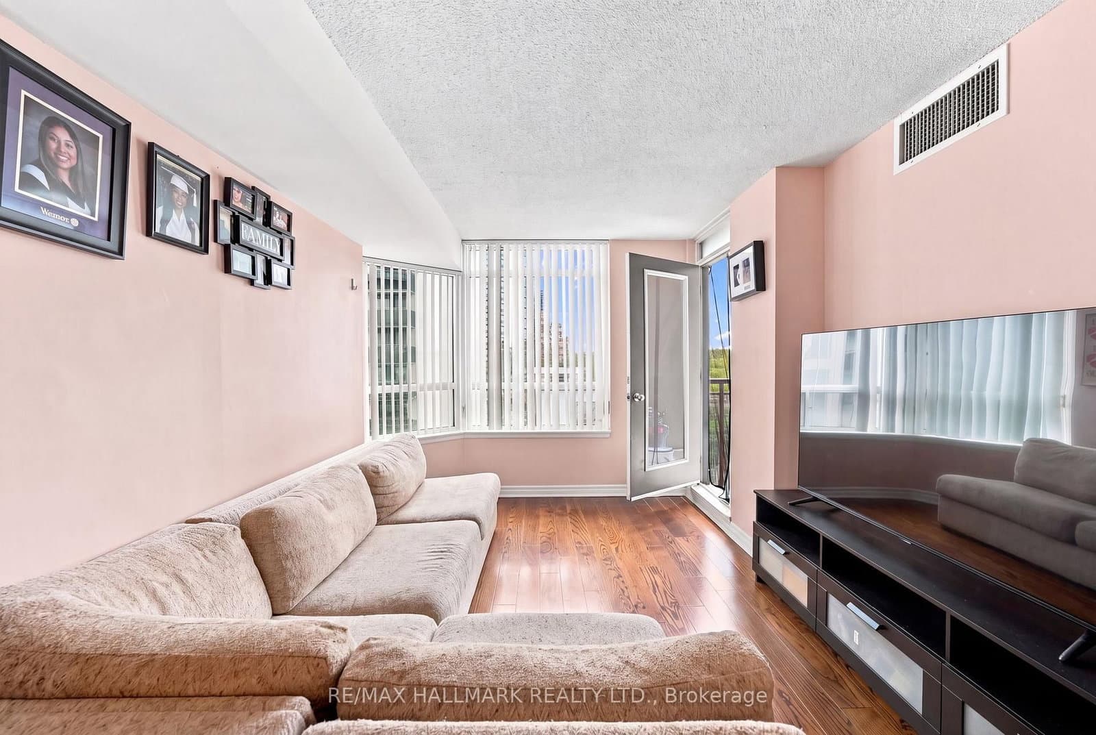 153 Beecroft Road, Unit 515 thumbnail 8