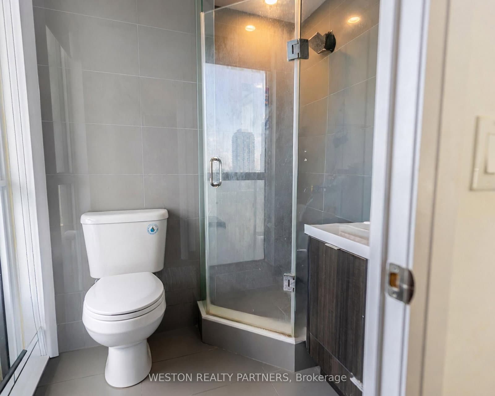 101 Erskine Avenue, Unit 1110 thumbnail 12