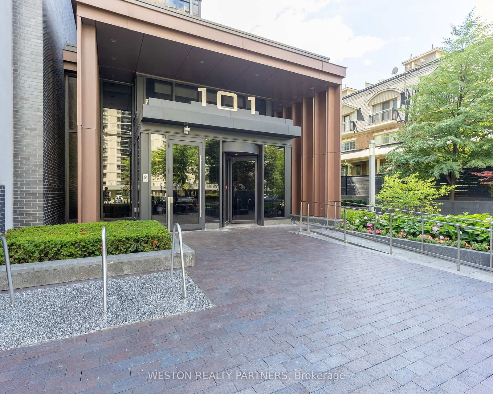 101 Erskine Avenue, Unit 1110 thumbnail 3