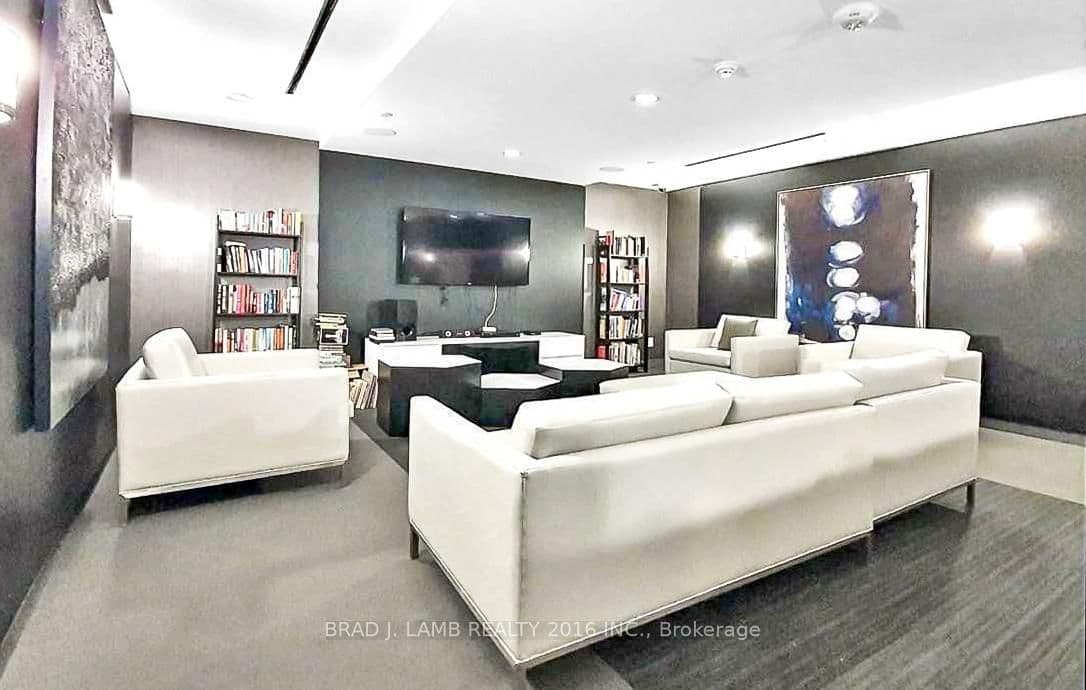 51 East Liberty Street, Unit 2211 thumbnail 16