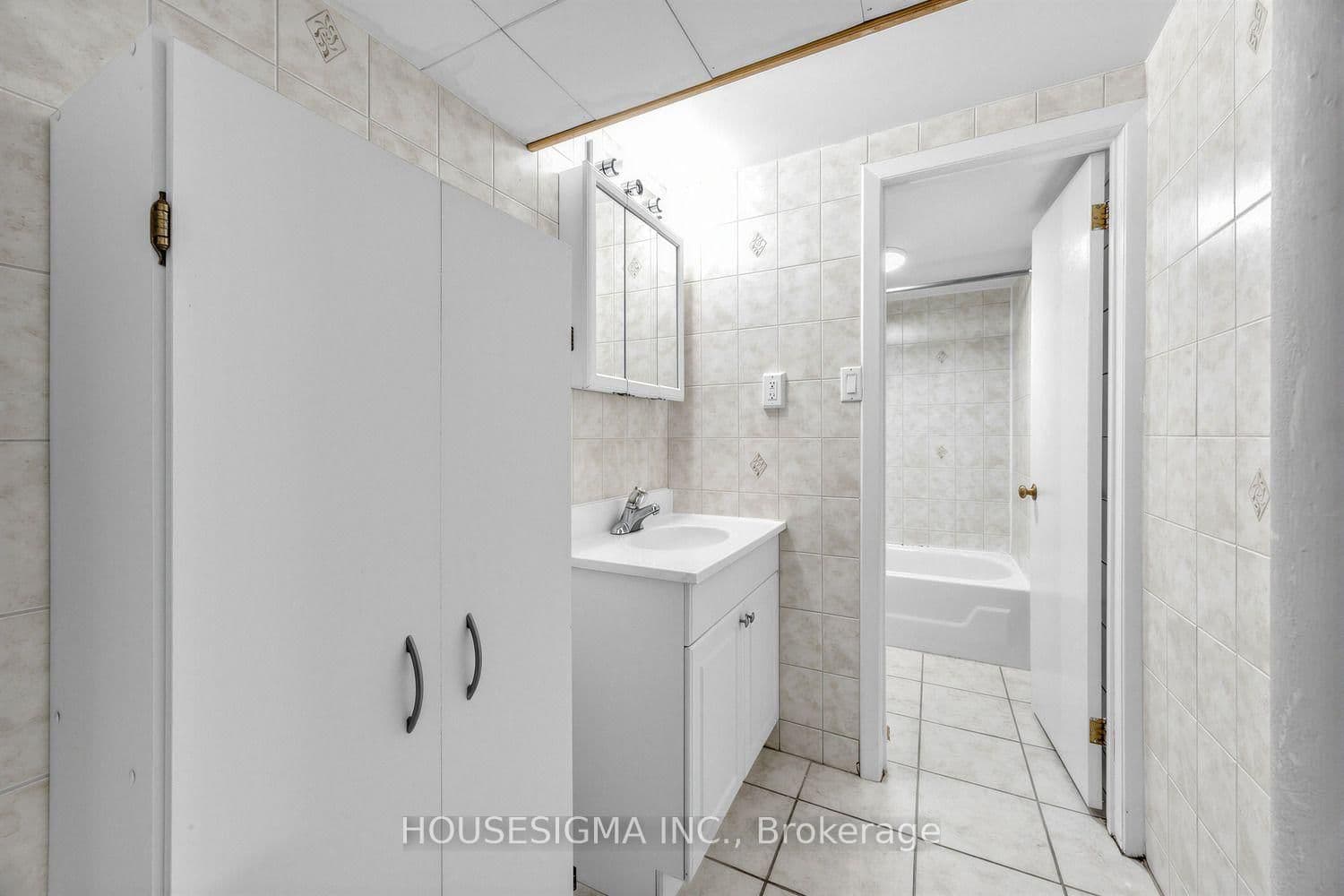 51 Tisdale Avenue, Unit Lower Unit thumbnail 7