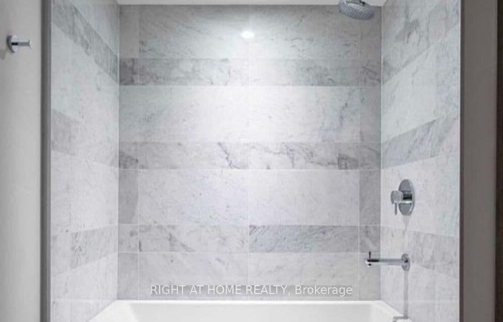17 Bathurst Street, Unit 3205 thumbnail 5