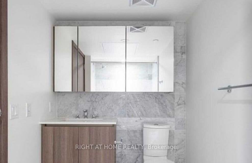 17 Bathurst Street, Unit 3205 thumbnail 6