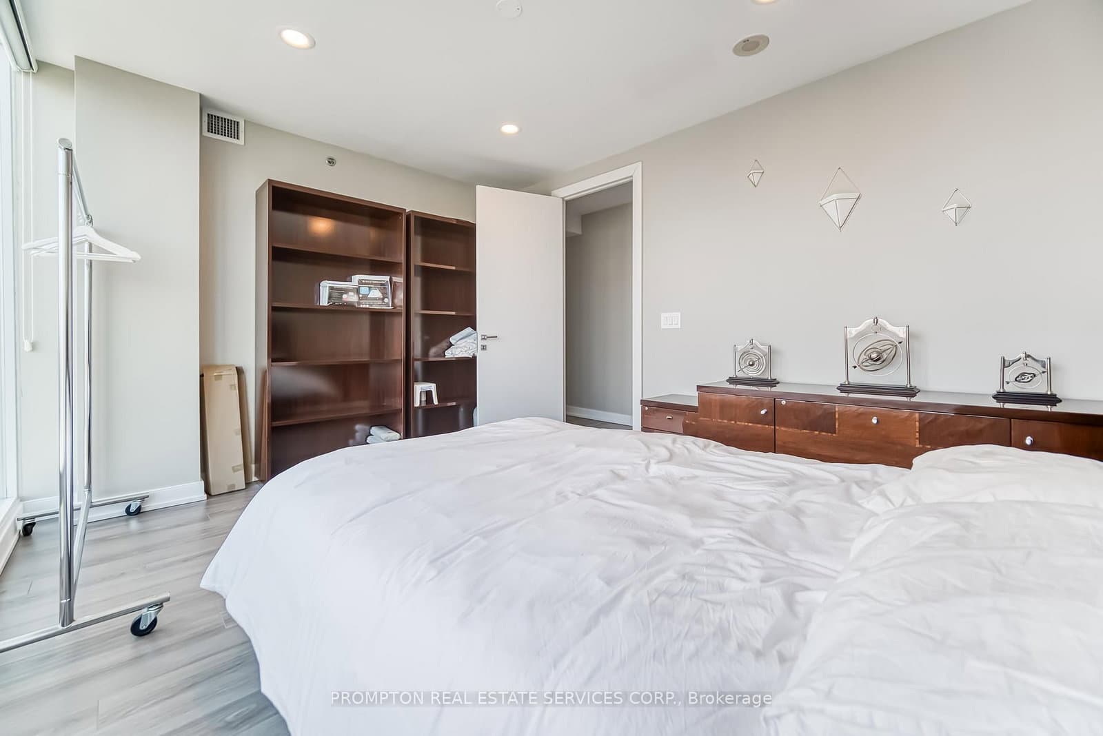 220 George Street, Unit 1105 thumbnail 30
