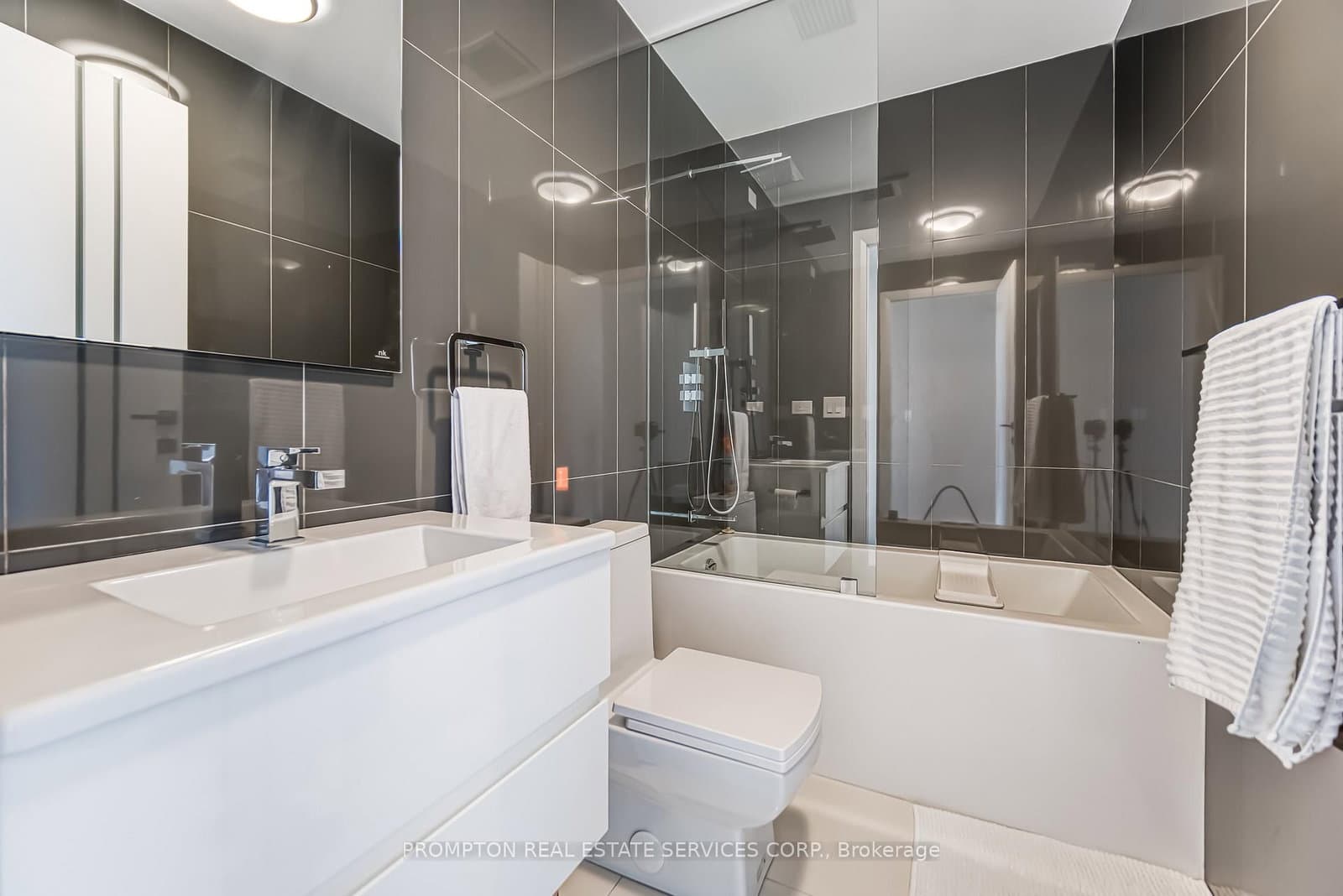 220 George Street, Unit 1105 thumbnail 31