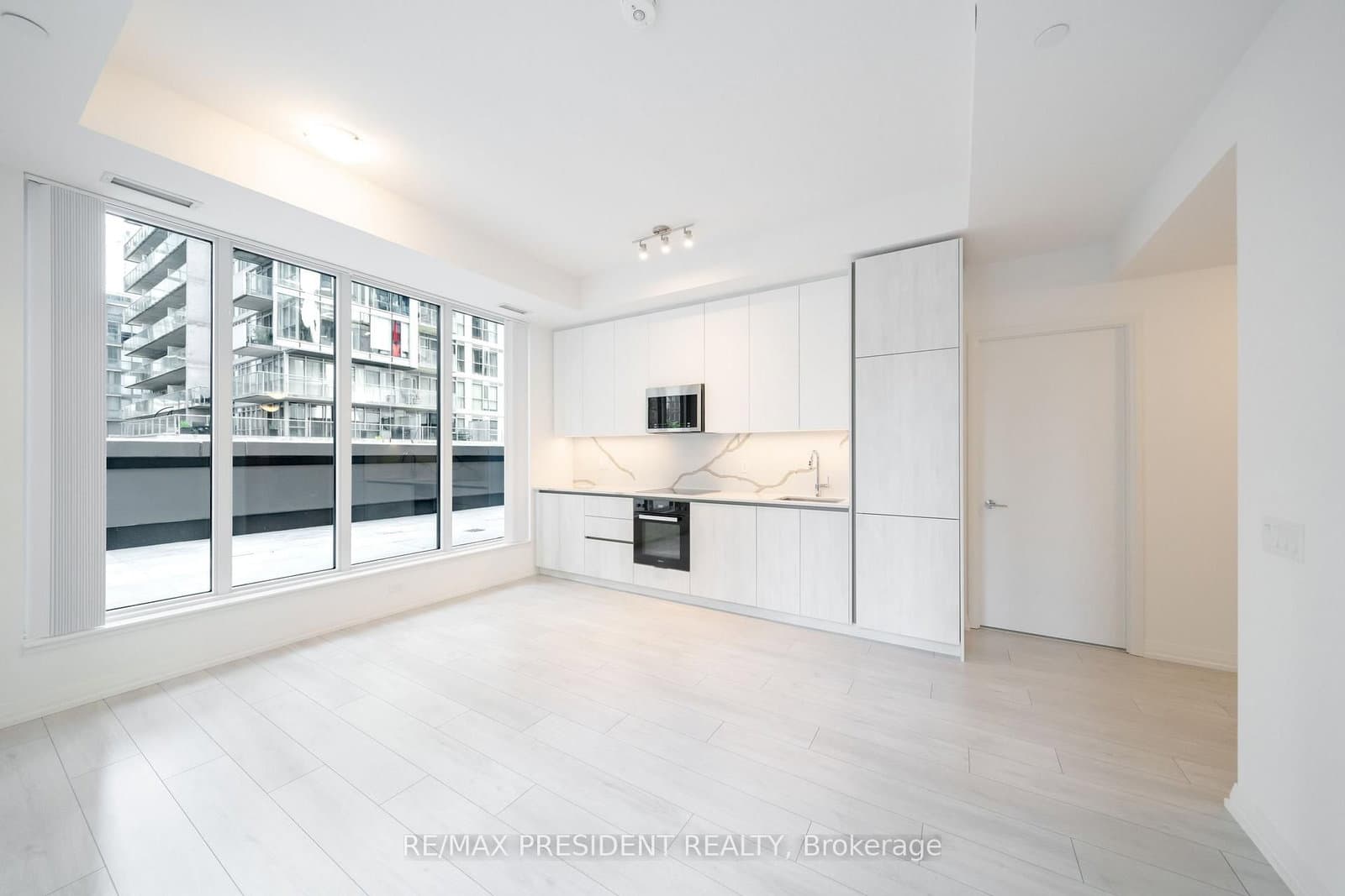 400 King Street W, Unit 808 - Image 1