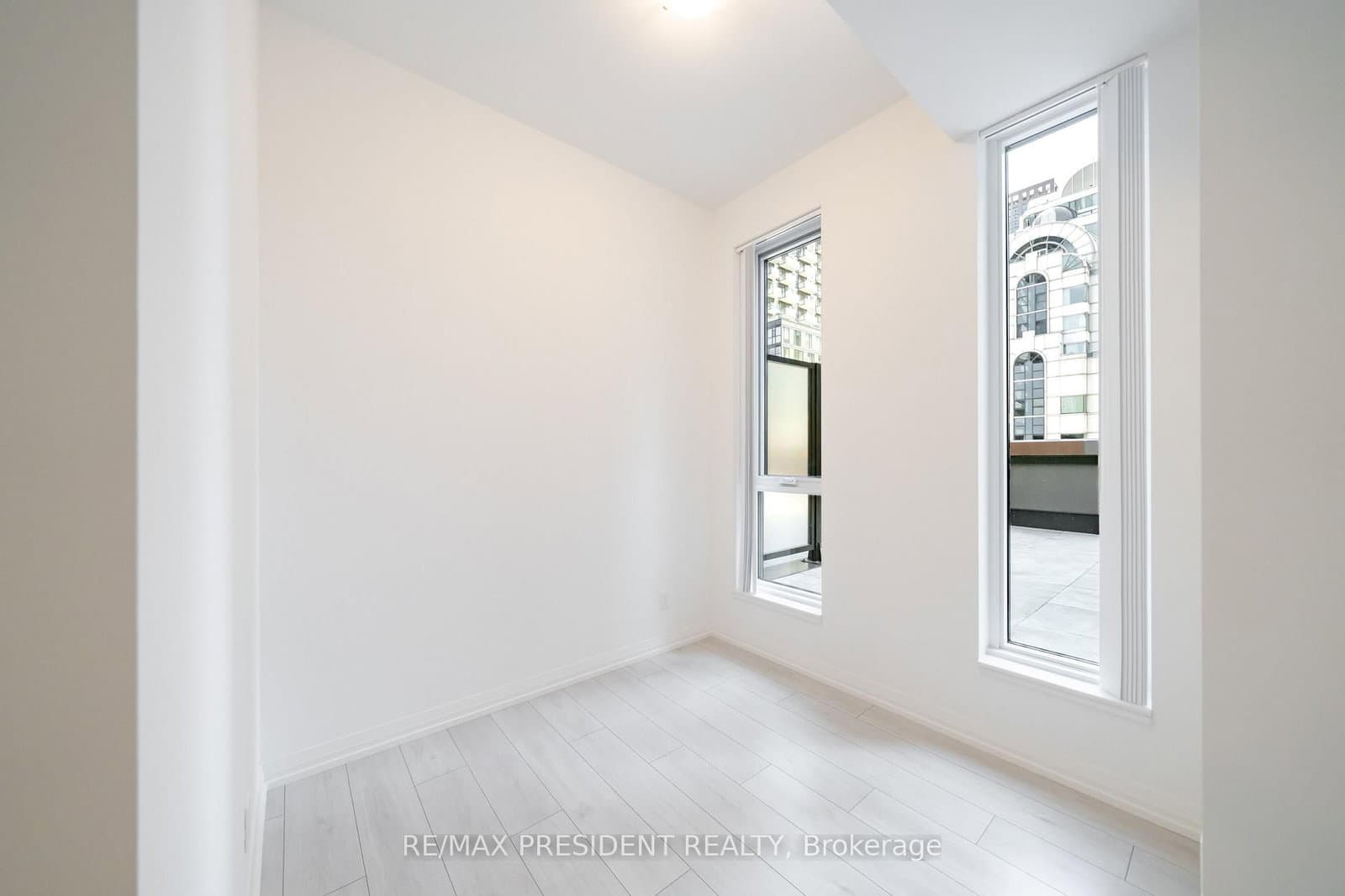 400 King Street W, Unit 808 thumbnail 11
