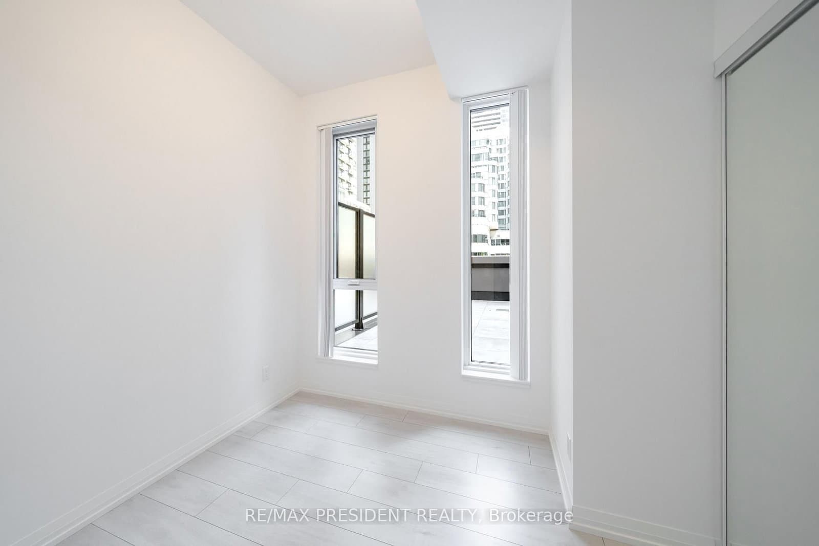 400 King Street W, Unit 808 thumbnail 13