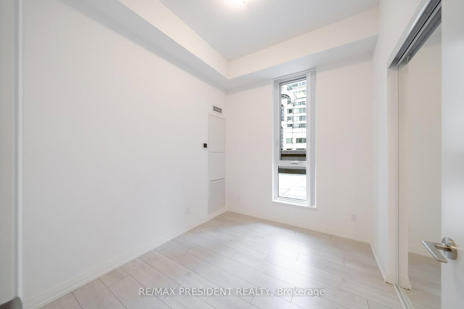 400 King Street W, Unit 808 thumbnail 14