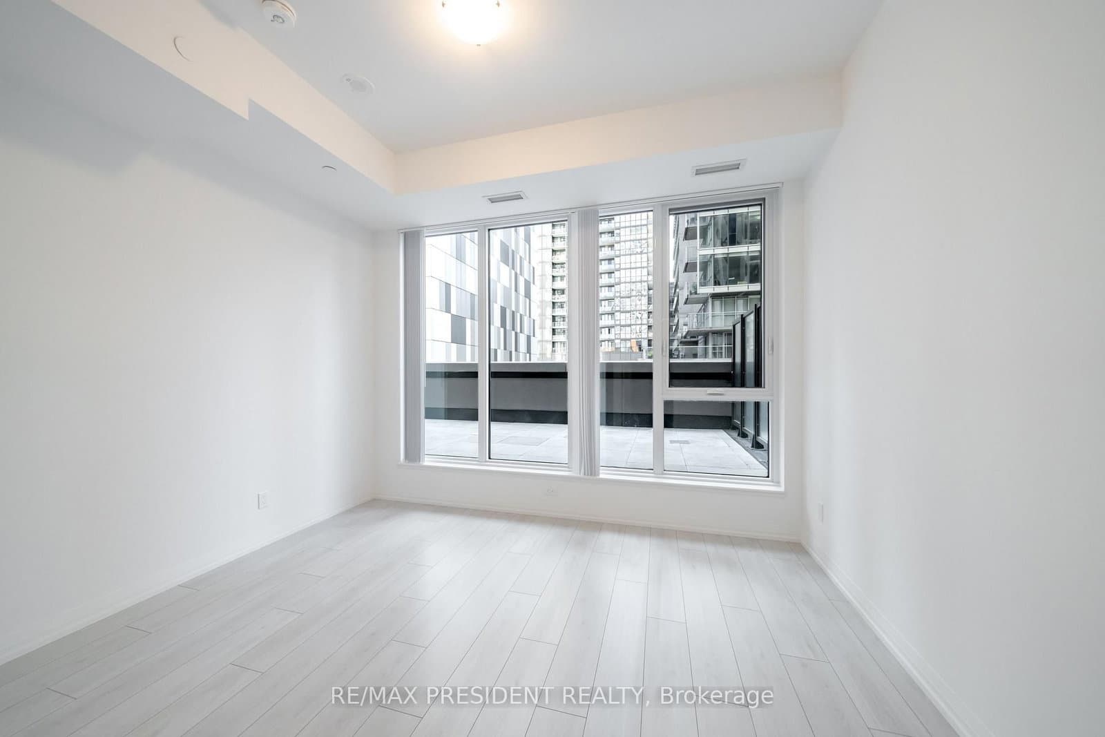 400 King Street W, Unit 808 thumbnail 19