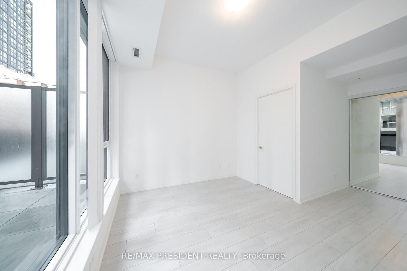 400 King Street W, Unit 808 thumbnail 21