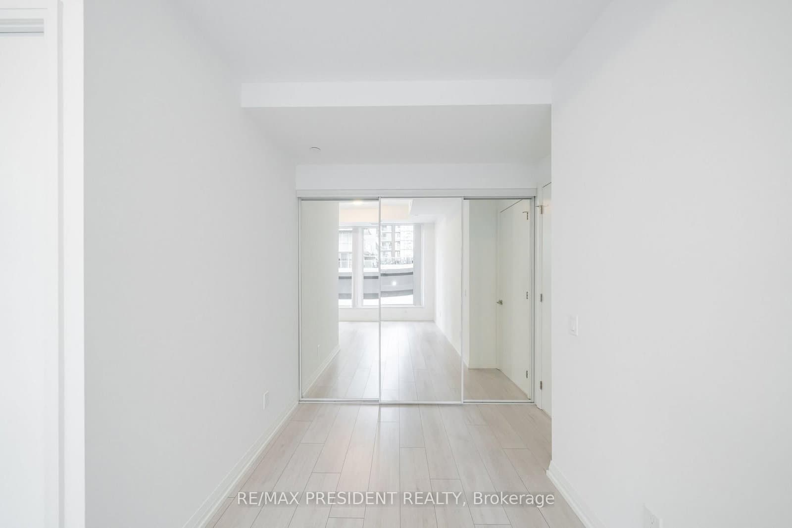 400 King Street W, Unit 808 thumbnail 22