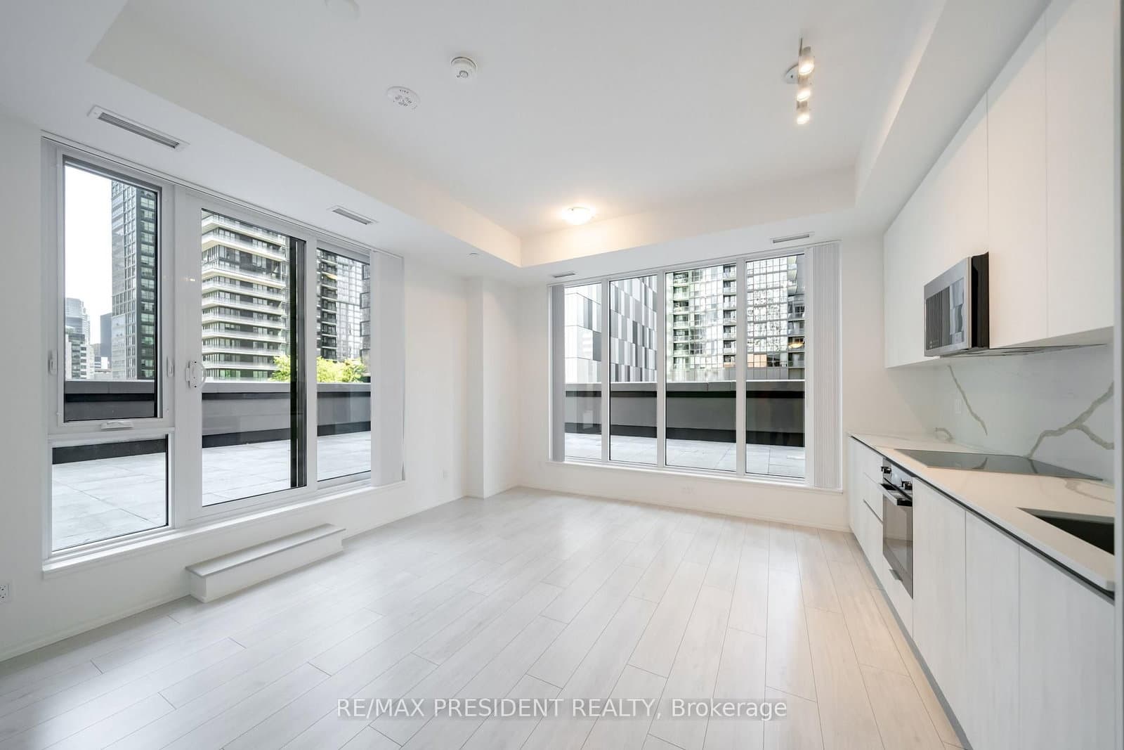 400 King Street W, Unit 808 thumbnail 23