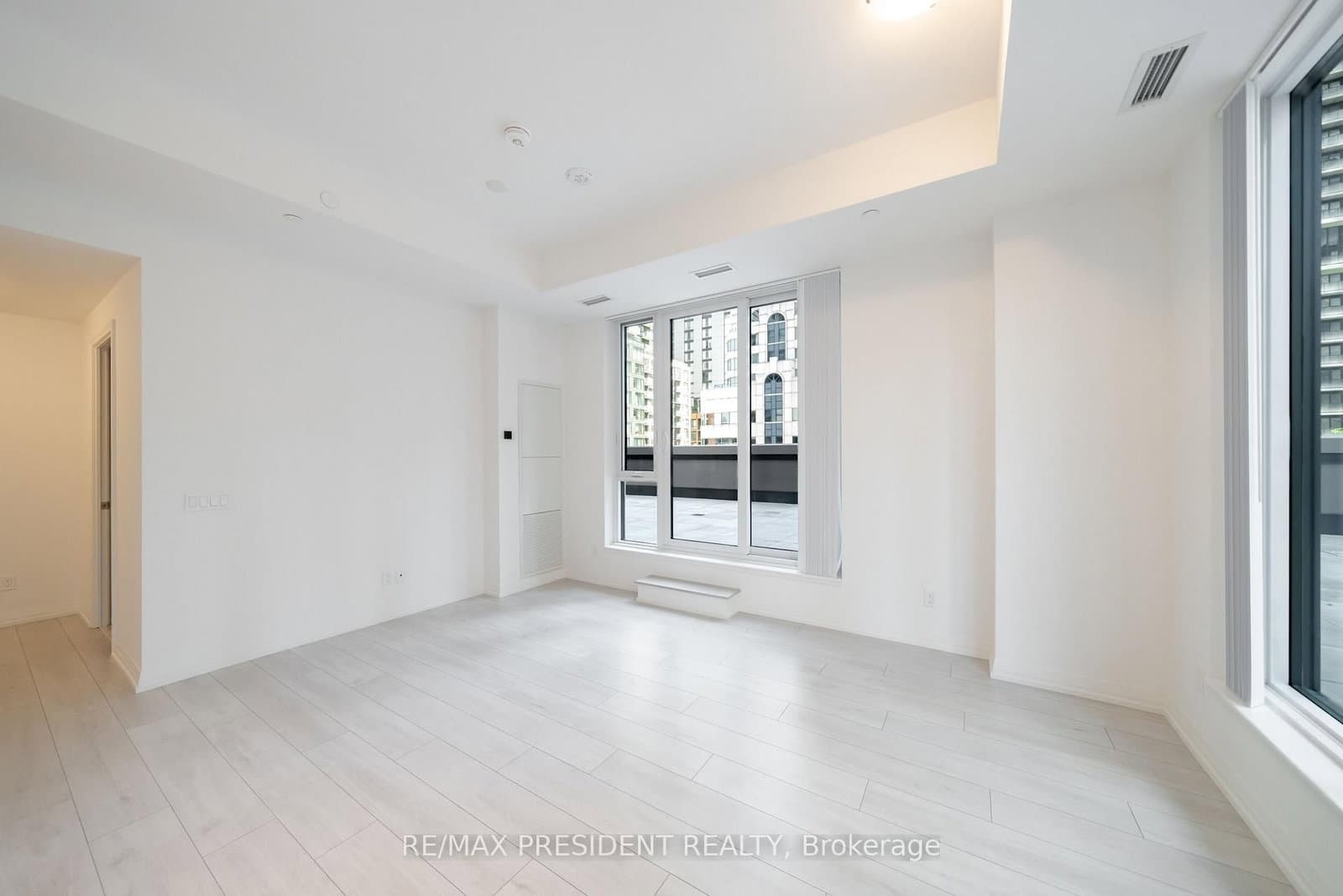 400 King Street W, Unit 808 thumbnail 24