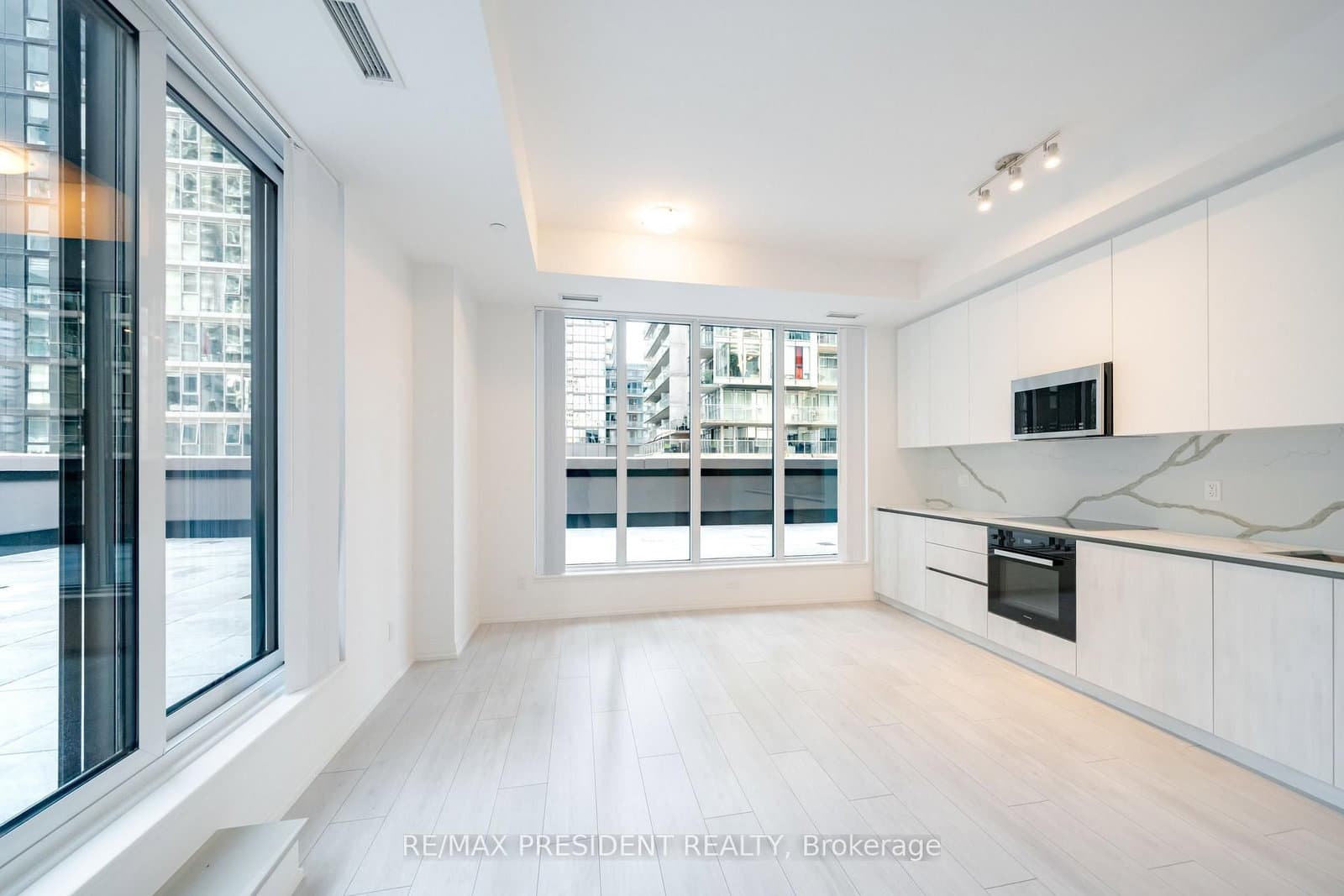 400 King Street W, Unit 808 thumbnail 25
