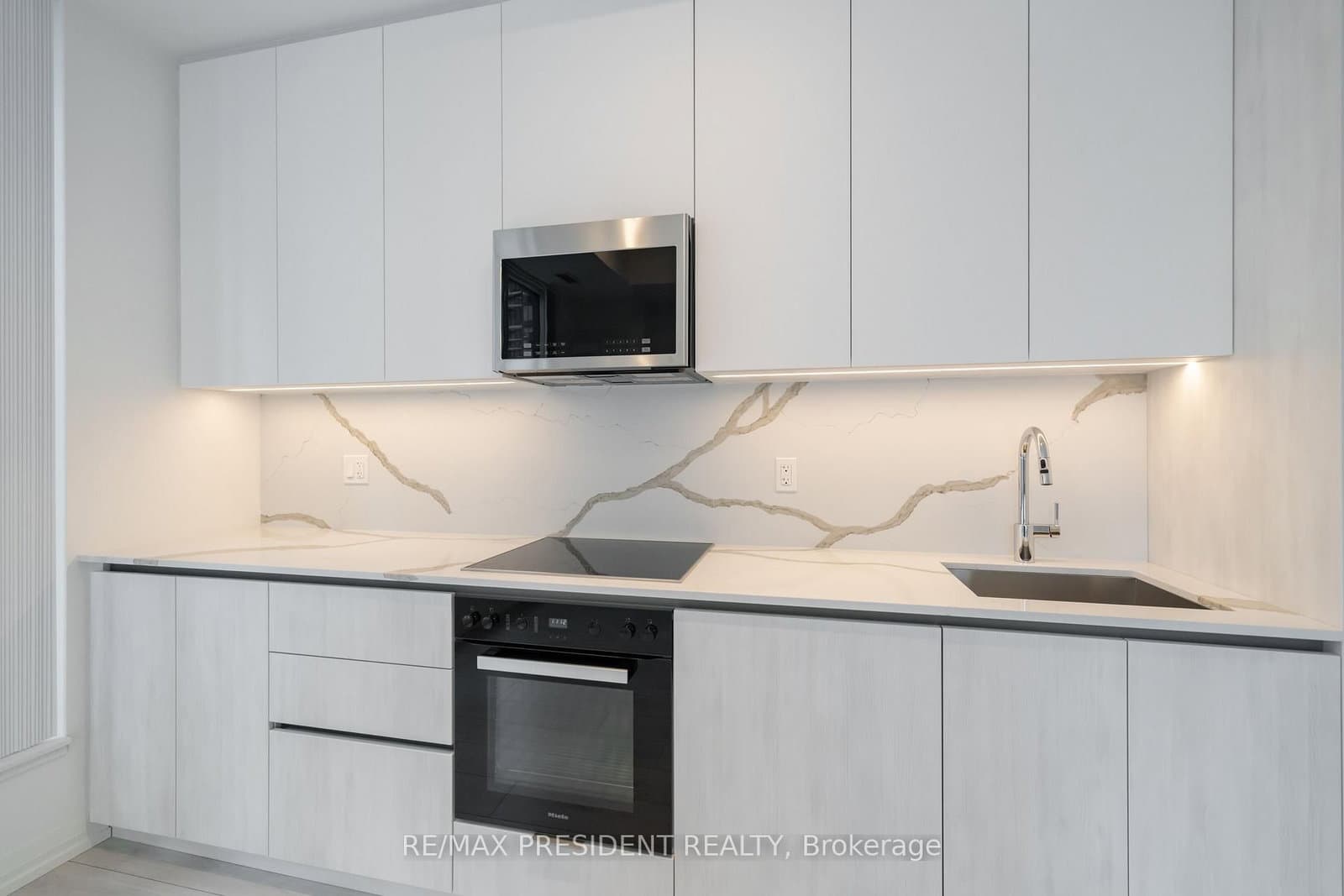 400 King Street W, Unit 808 thumbnail 26