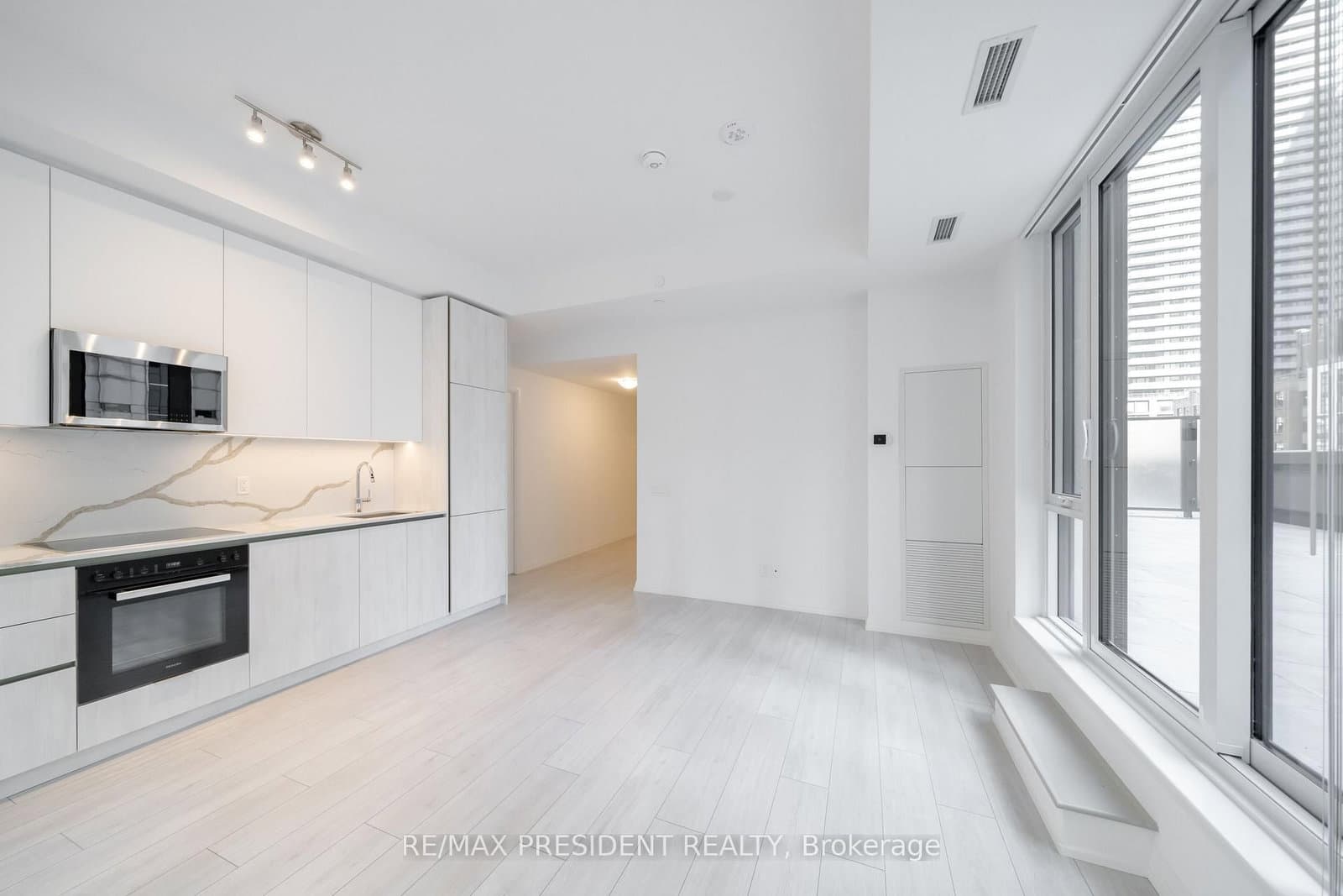 400 King Street W, Unit 808 thumbnail 27