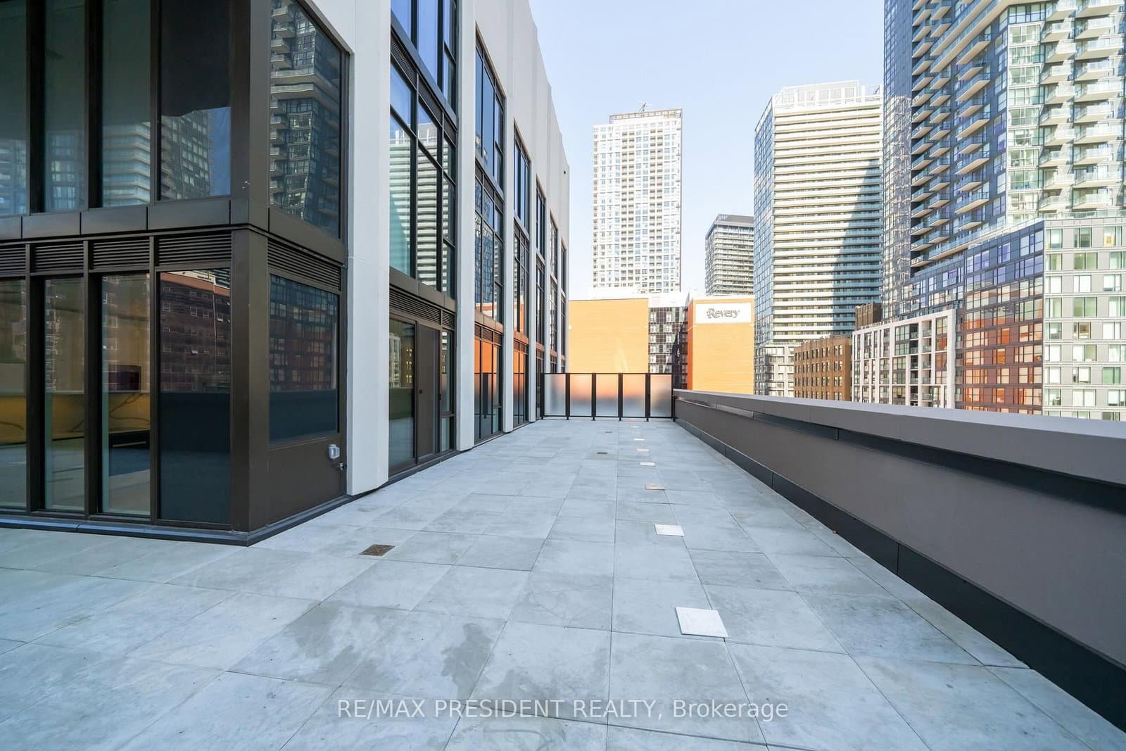 400 King Street W, Unit 808 thumbnail 4